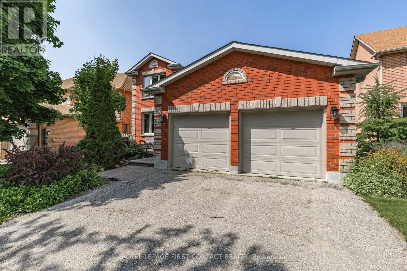 32 Falling Brook Drive, Barrie, Ontario  L4N 7E9 - Photo 2 - S12194353