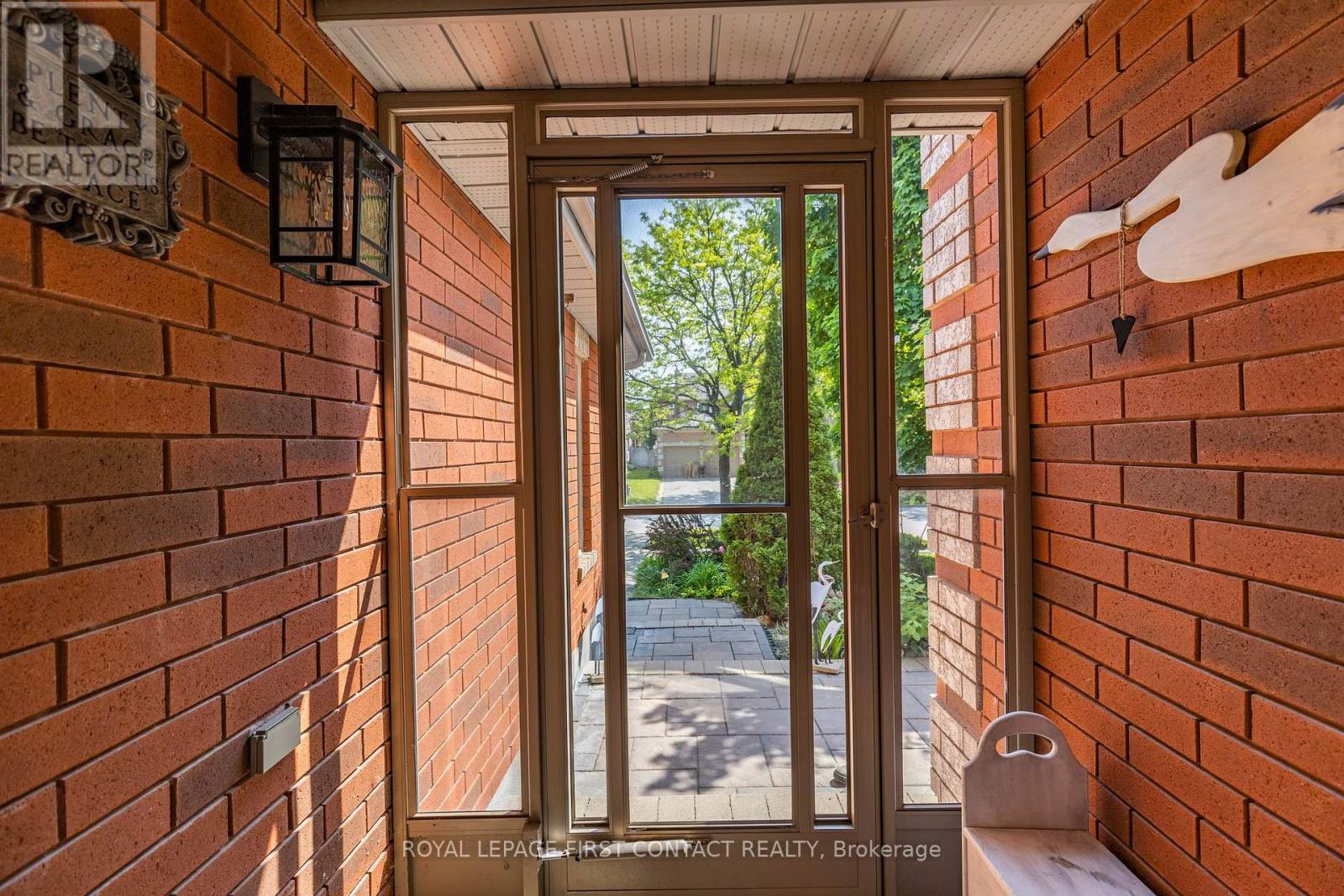 32 Falling Brook Drive, Barrie, Ontario  L4N 7E9 - Photo 5 - S12194353