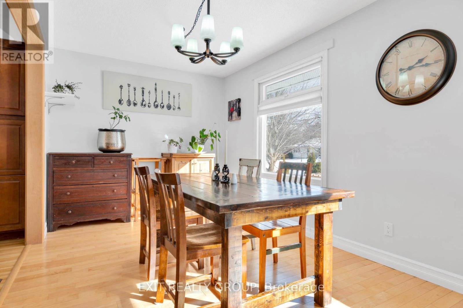 96 Maple Drive, Belleville, Ontario  K8P 2R2 - Photo 8 - X12194412