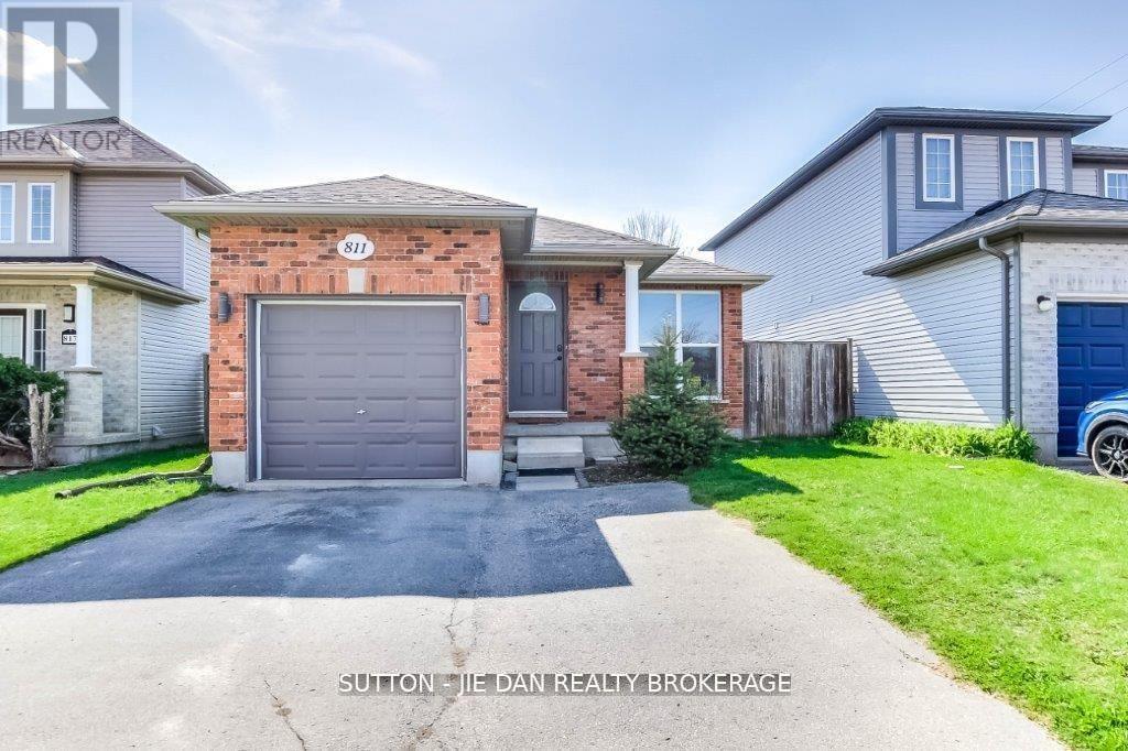 811 SOUTH WENIGE DRIVE, London North, Ontario