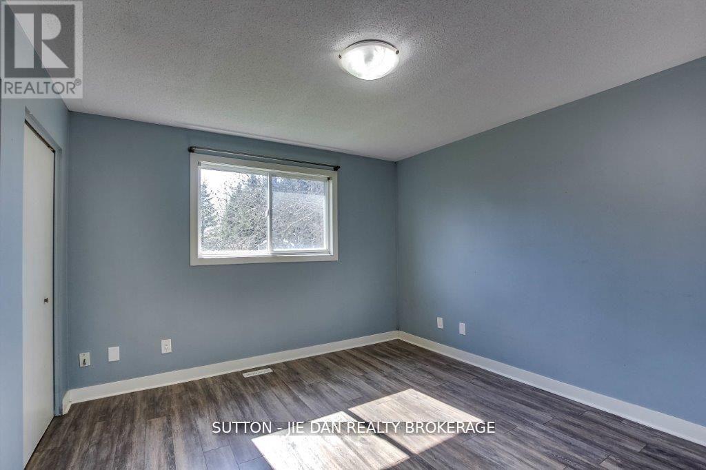 Photo 15 of 25 for 811 South Wenige Drive
