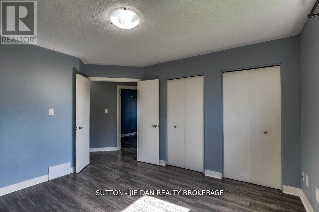 Photo 16 of 25 for 811 South Wenige Drive