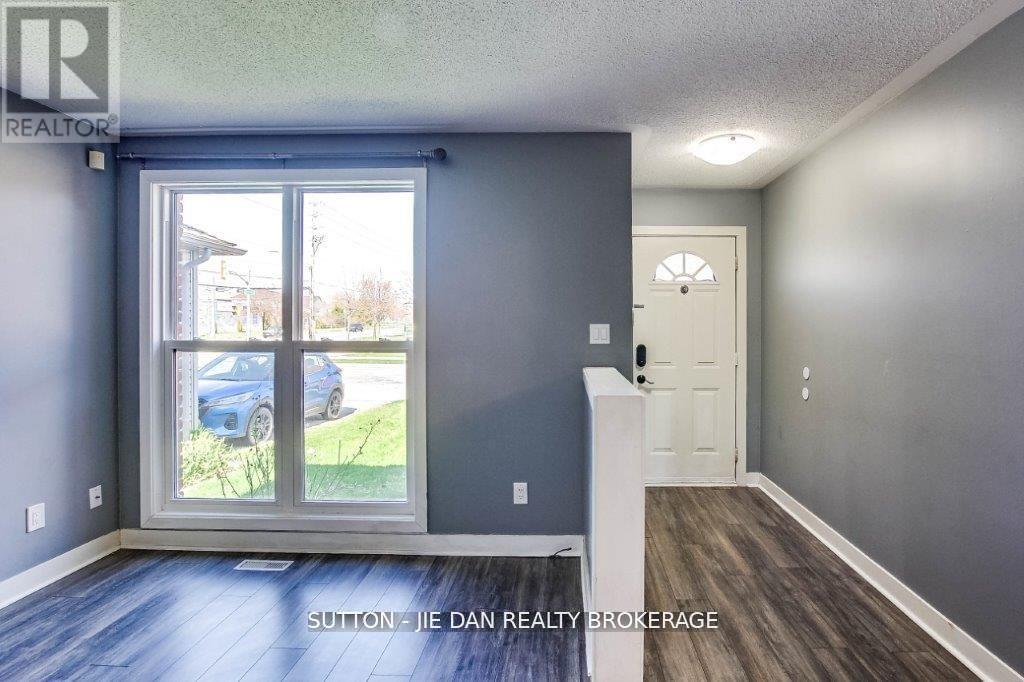 Photo 4 of 25 for 811 South Wenige Drive
