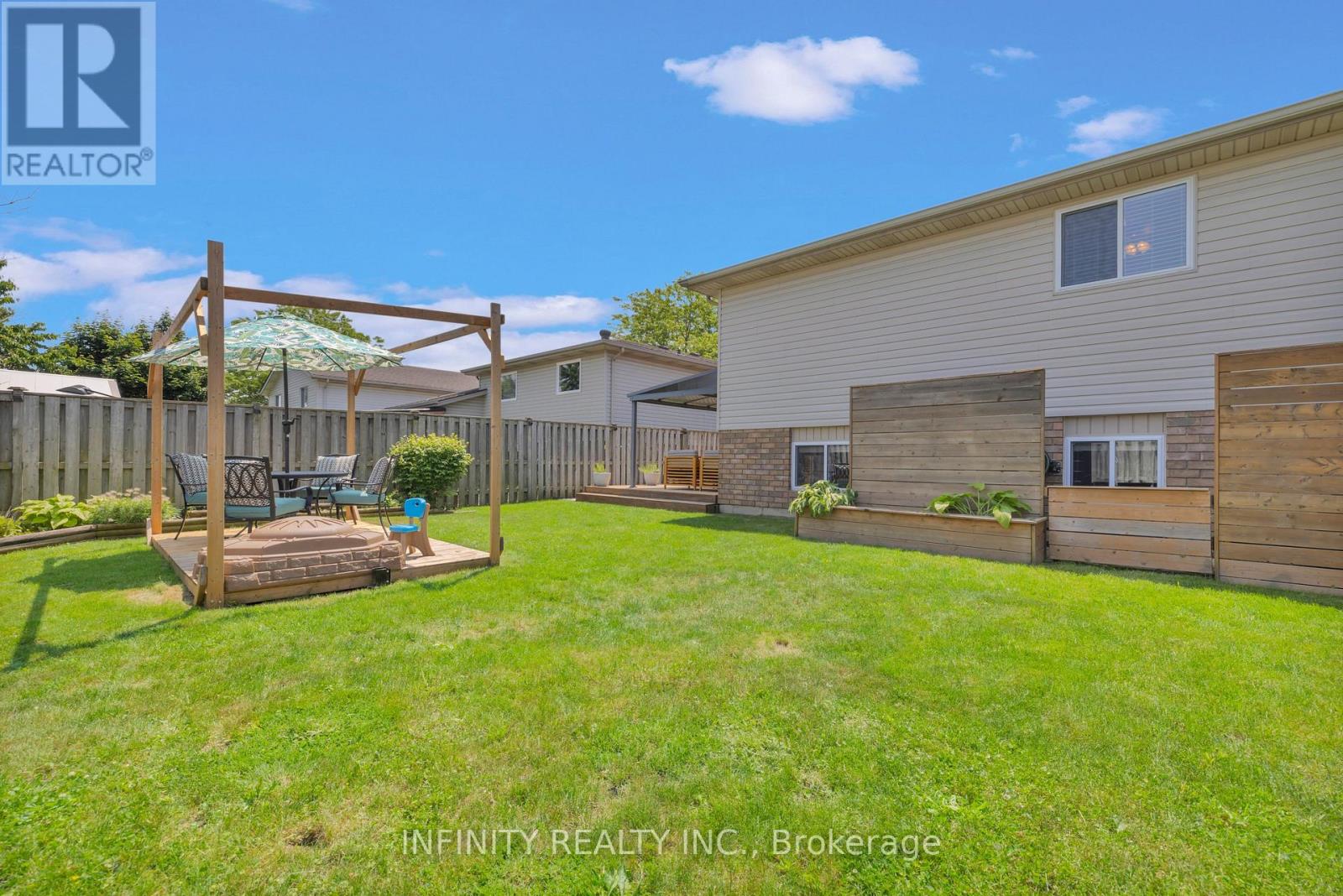 1803 Vicky Circle, Windsor, Ontario N8W 5P7 - Photo 36 - X12194368