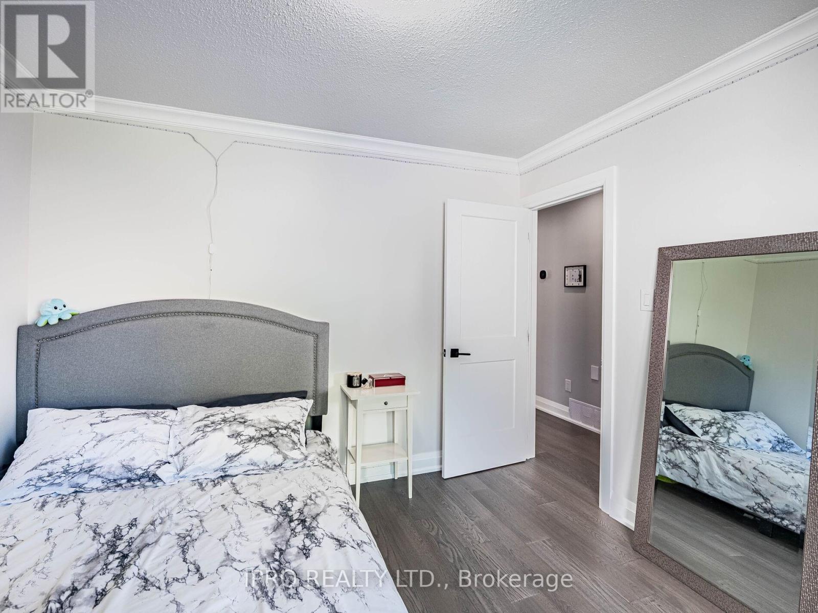 2152 Falmouth Terrace, Burlington, Ontario  L7P 1X9 - Photo 18 - W12183636