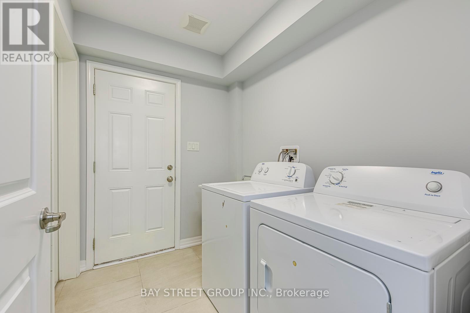 3060 Harebell Gate, Oakville, Ontario  L6M 0Y9 - Photo 11 - W12194332