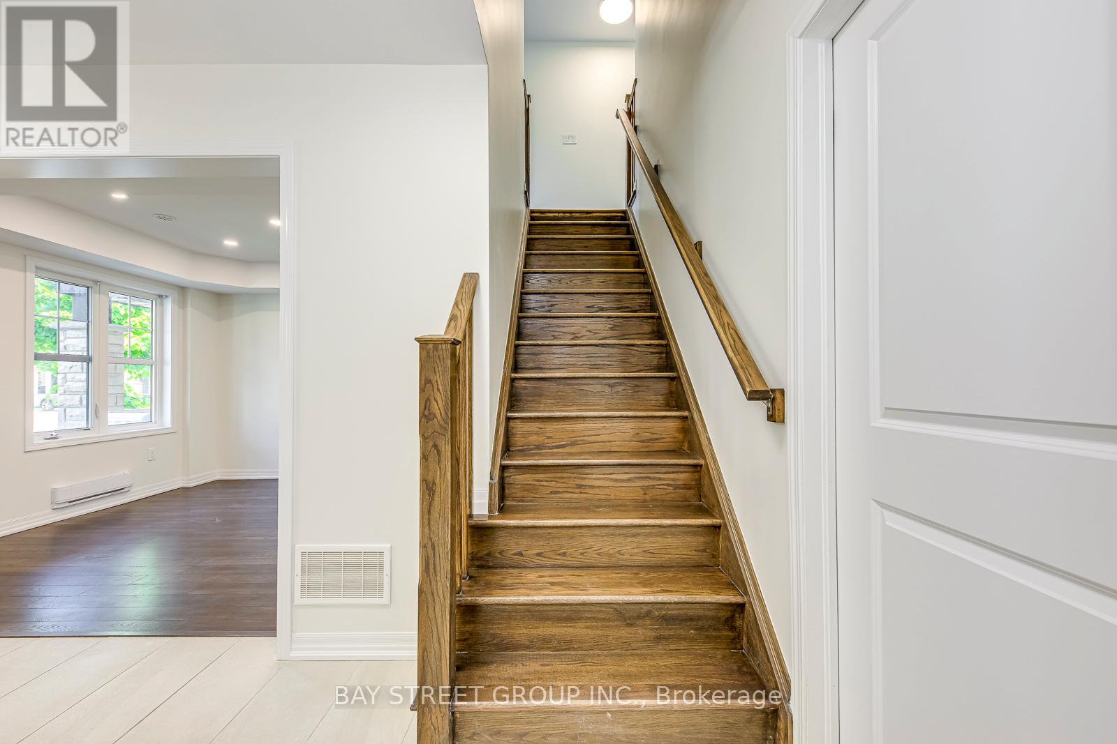 3060 Harebell Gate, Oakville, Ontario  L6M 0Y9 - Photo 12 - W12194332