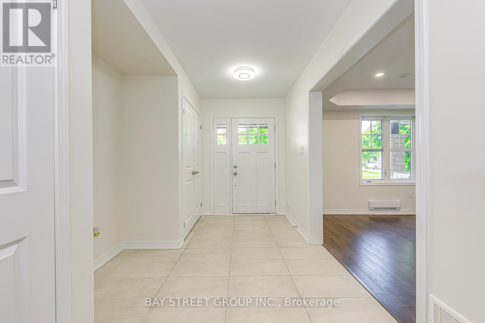 3060 Harebell Gate, Oakville, Ontario  L6M 0Y9 - Photo 5 - W12194332
