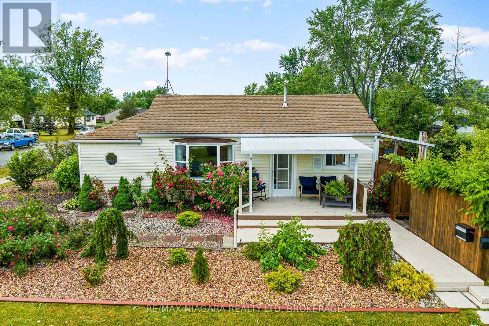 476 Lakeside Road N, Fort Erie, Ontario  L2A 4X7 - Photo 1 - X12194383