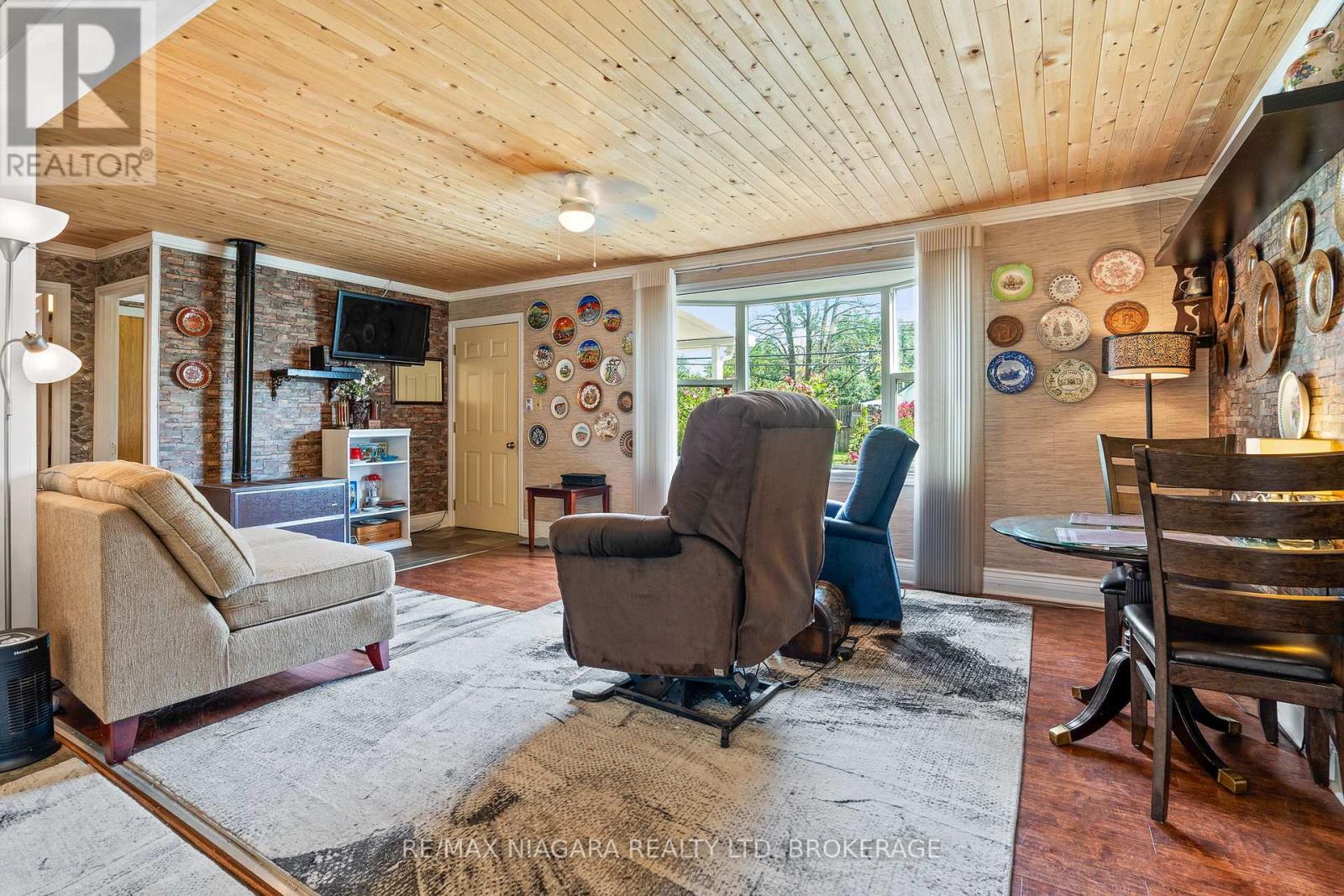 476 Lakeside Road N, Fort Erie, Ontario  L2A 4X7 - Photo 12 - X12194383