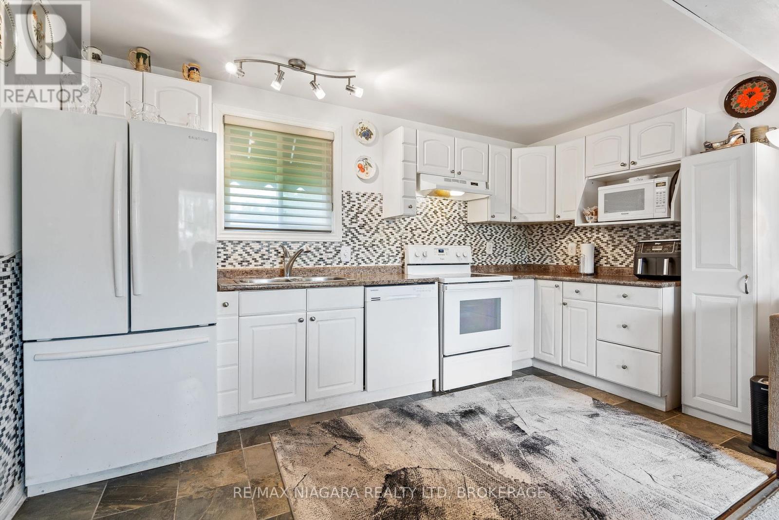 476 Lakeside Road N, Fort Erie, Ontario  L2A 4X7 - Photo 17 - X12194383