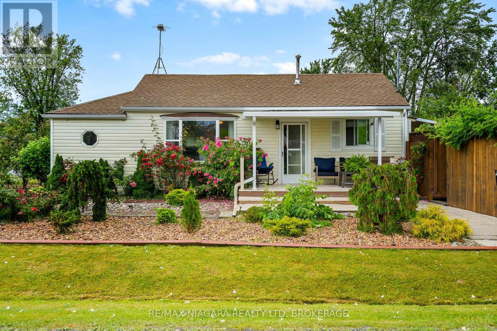 476 Lakeside Road N, Fort Erie, Ontario  L2A 4X7 - Photo 2 - X12194383