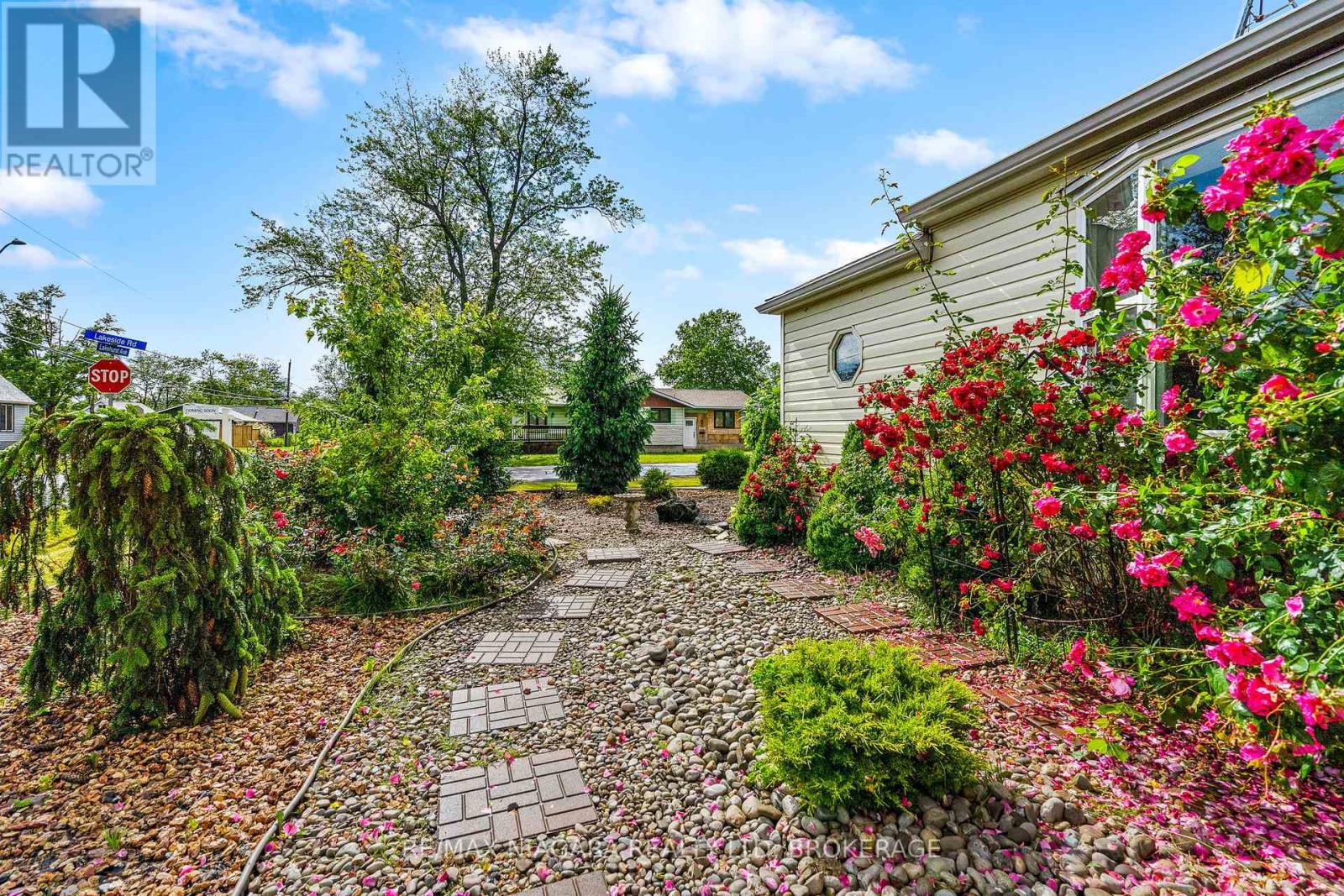 476 Lakeside Road N, Fort Erie, Ontario  L2A 4X7 - Photo 8 - X12194383
