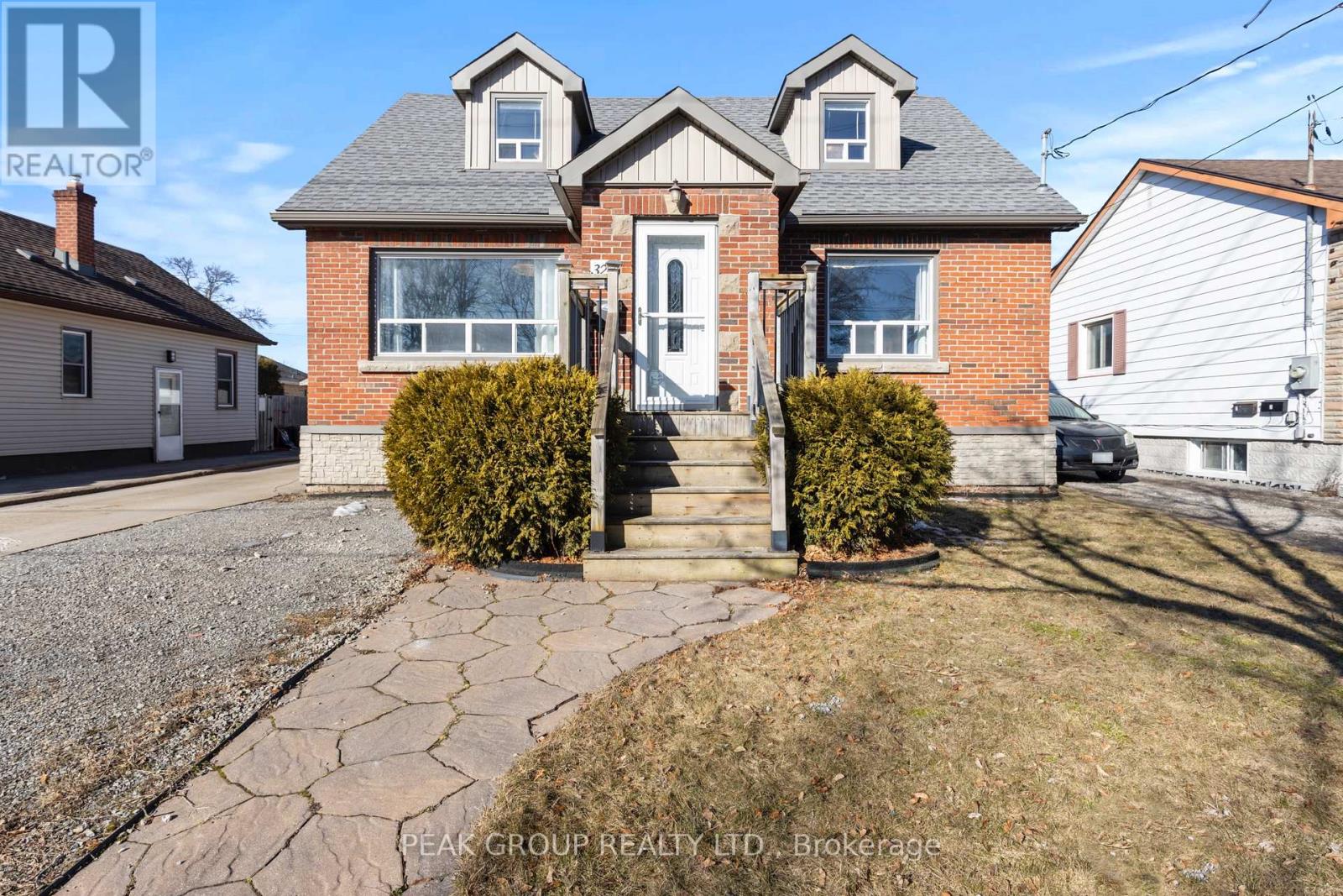 329 Scholfield Avenue S, Welland, Ontario  L3B 1P1 - Photo 3 - X12194447