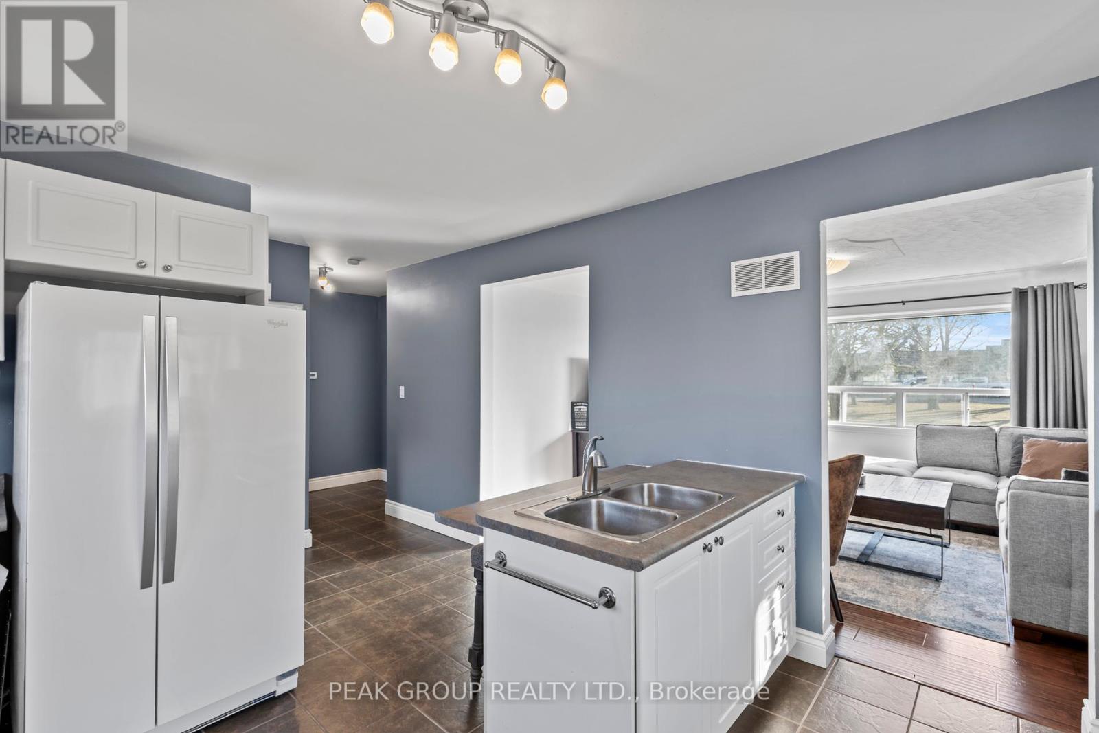 329 Scholfield Avenue S, Welland, Ontario  L3B 1P1 - Photo 9 - X12194447