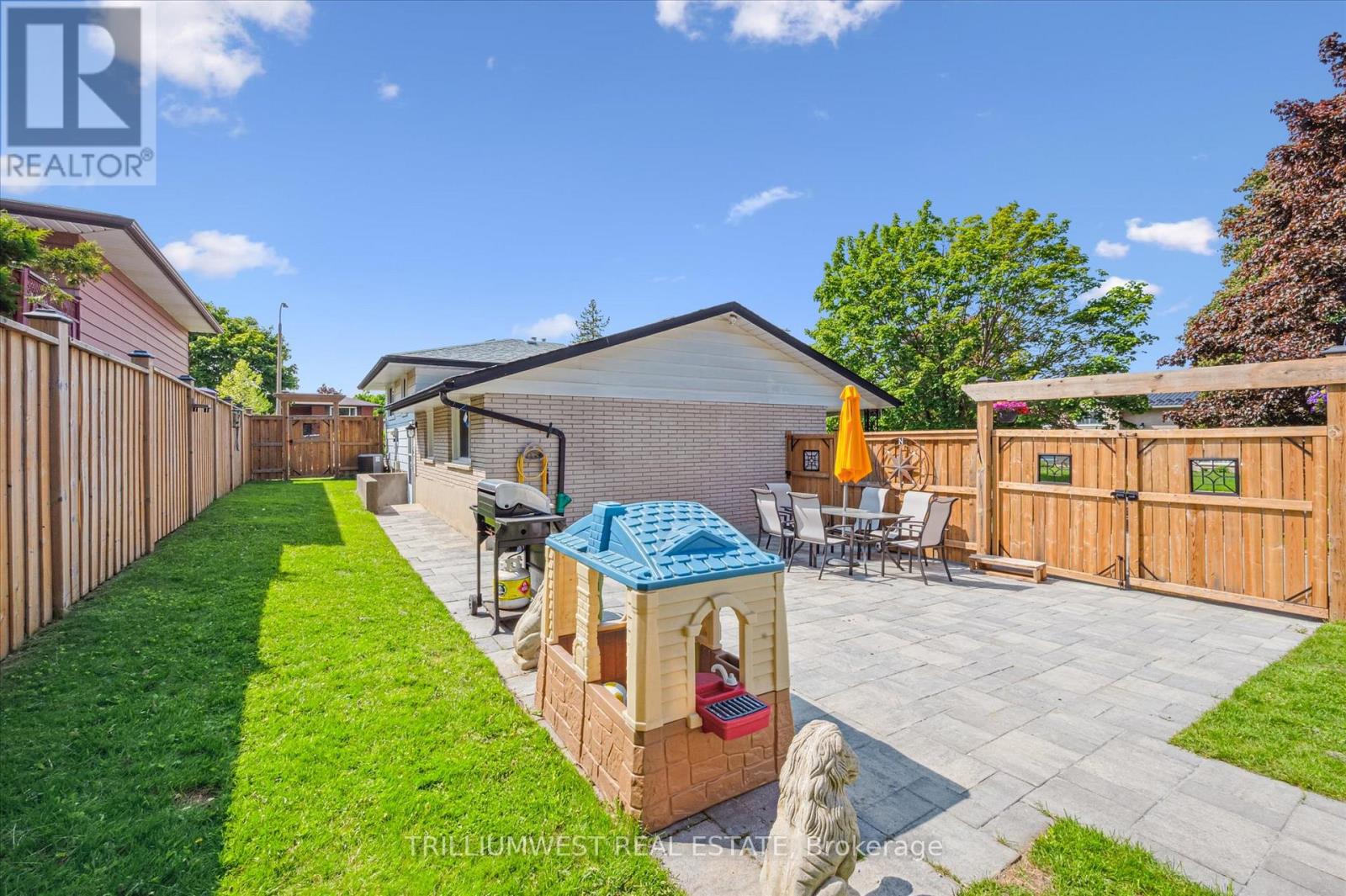 291 Parkmount Drive, Waterloo, Ontario  N2L 4M9 - Photo 33 - X12194335