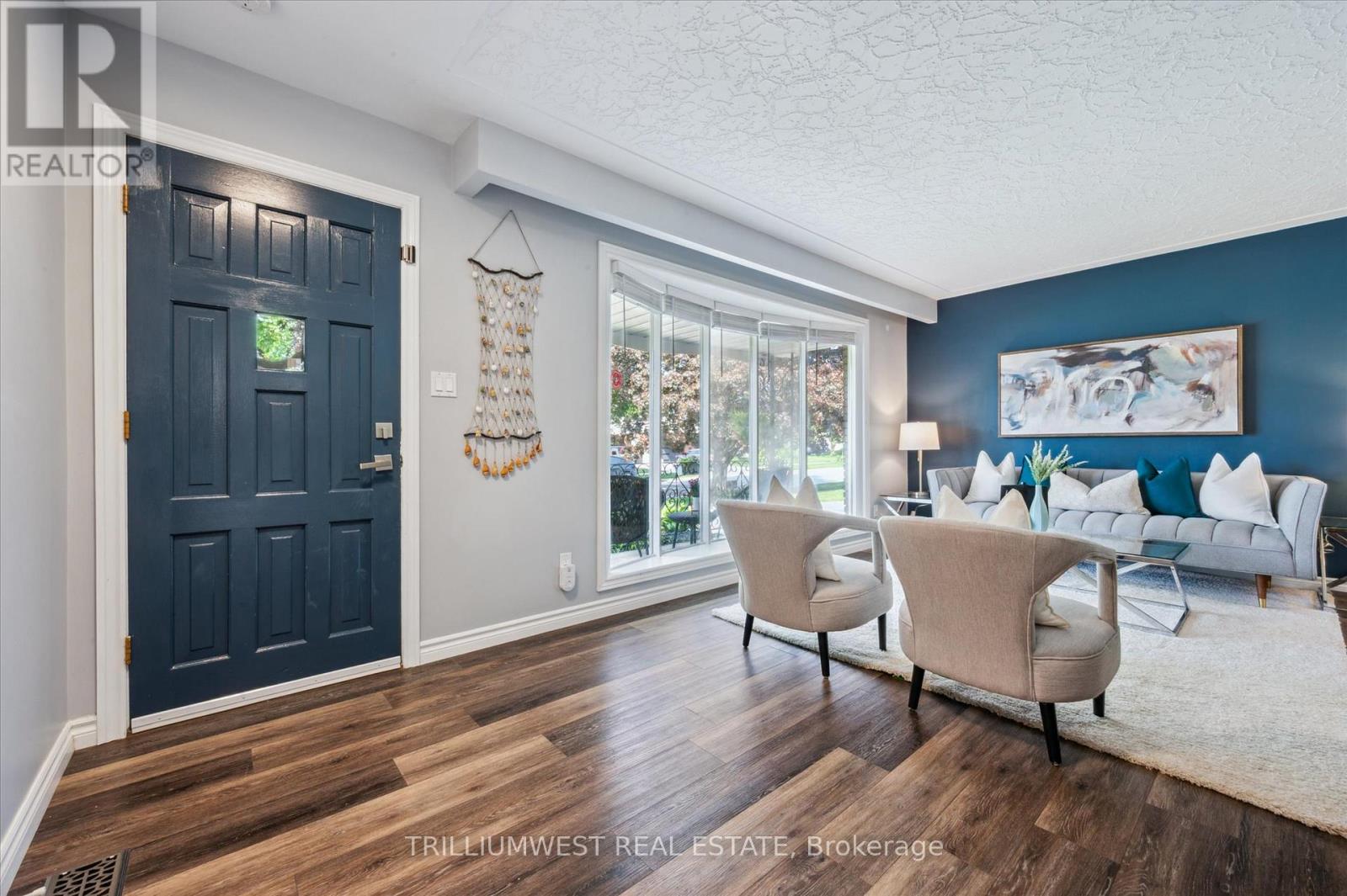 291 Parkmount Drive, Waterloo, Ontario  N2L 4M9 - Photo 6 - X12194335