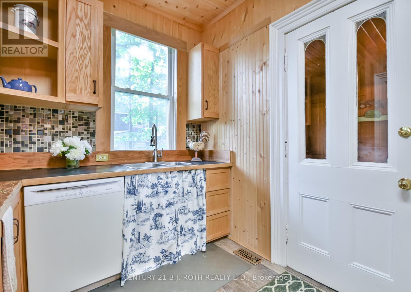 791 Bay Street, Gravenhurst, Ontario  P1P 1G7 - Photo 12 - X12194338