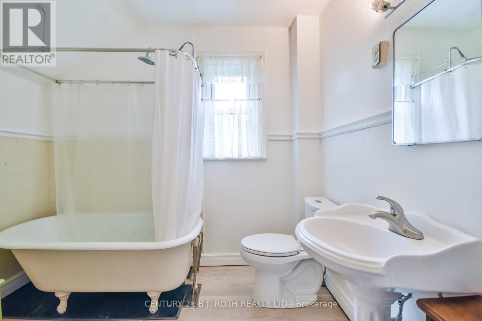 791 Bay Street, Gravenhurst, Ontario  P1P 1G7 - Photo 21 - X12194338