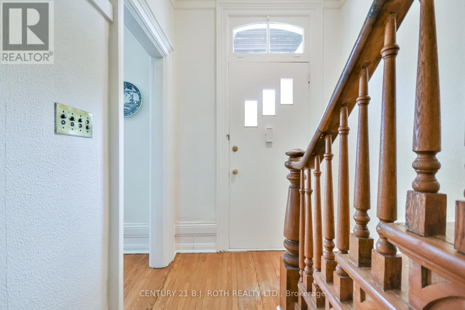 791 Bay Street, Gravenhurst, Ontario  P1P 1G7 - Photo 4 - X12194338