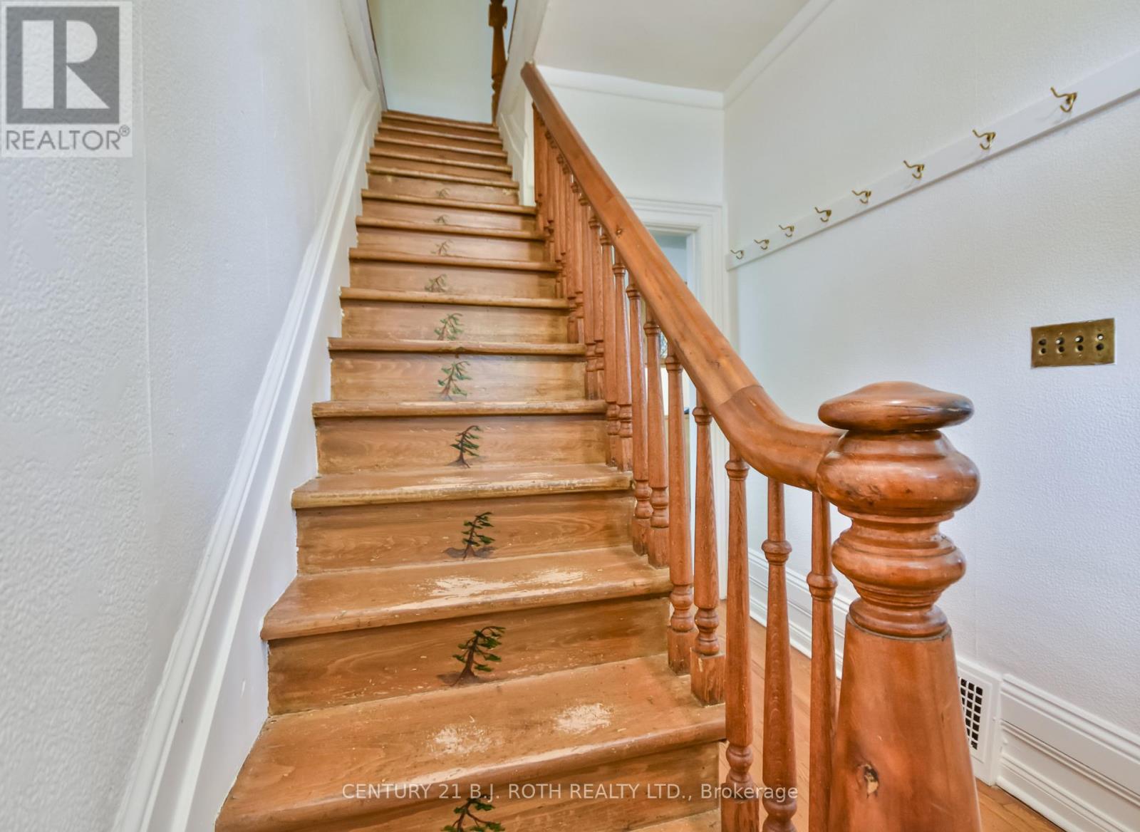 791 Bay Street, Gravenhurst, Ontario  P1P 1G7 - Photo 5 - X12194338