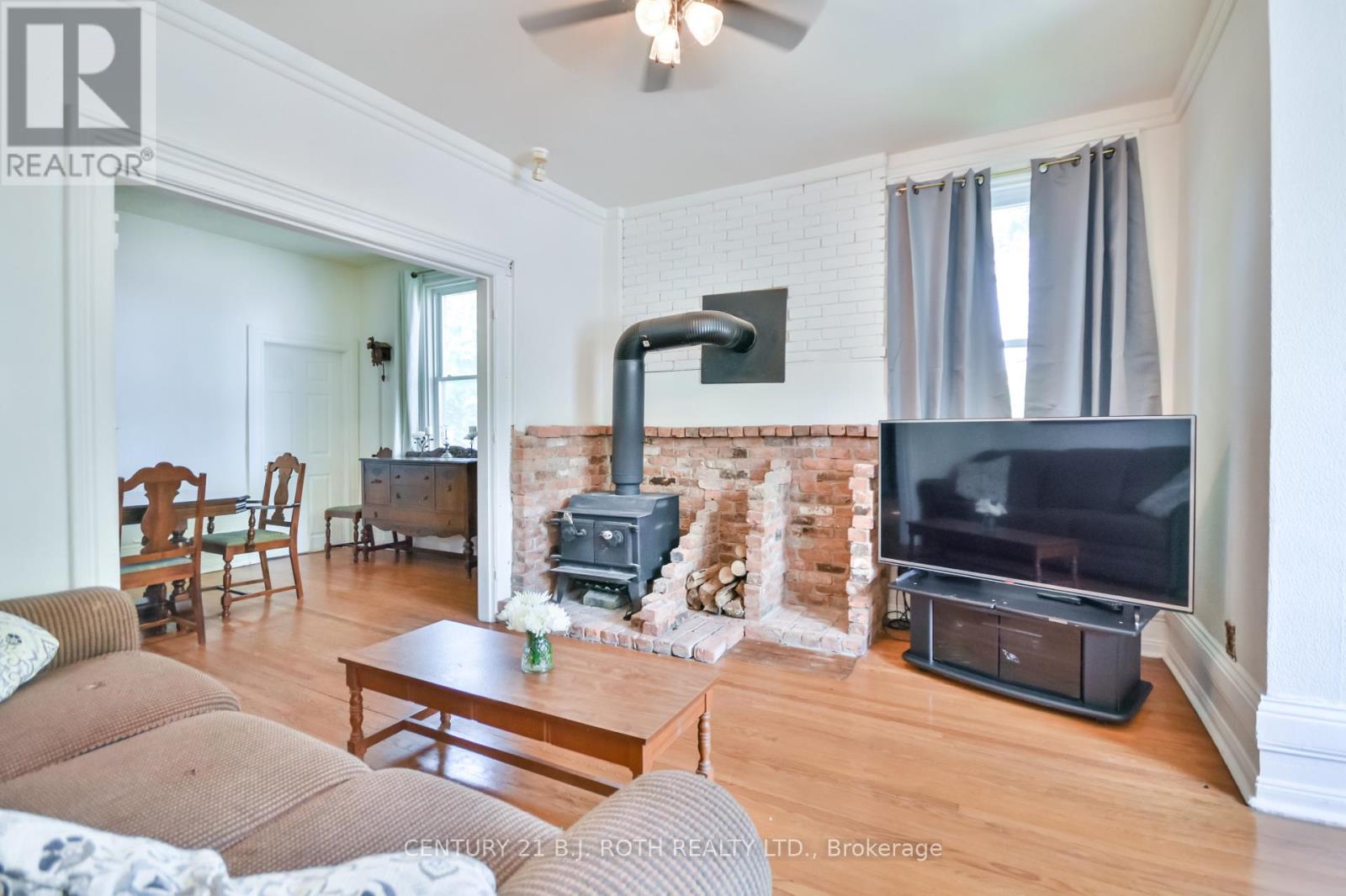 791 Bay Street, Gravenhurst, Ontario  P1P 1G7 - Photo 6 - X12194338