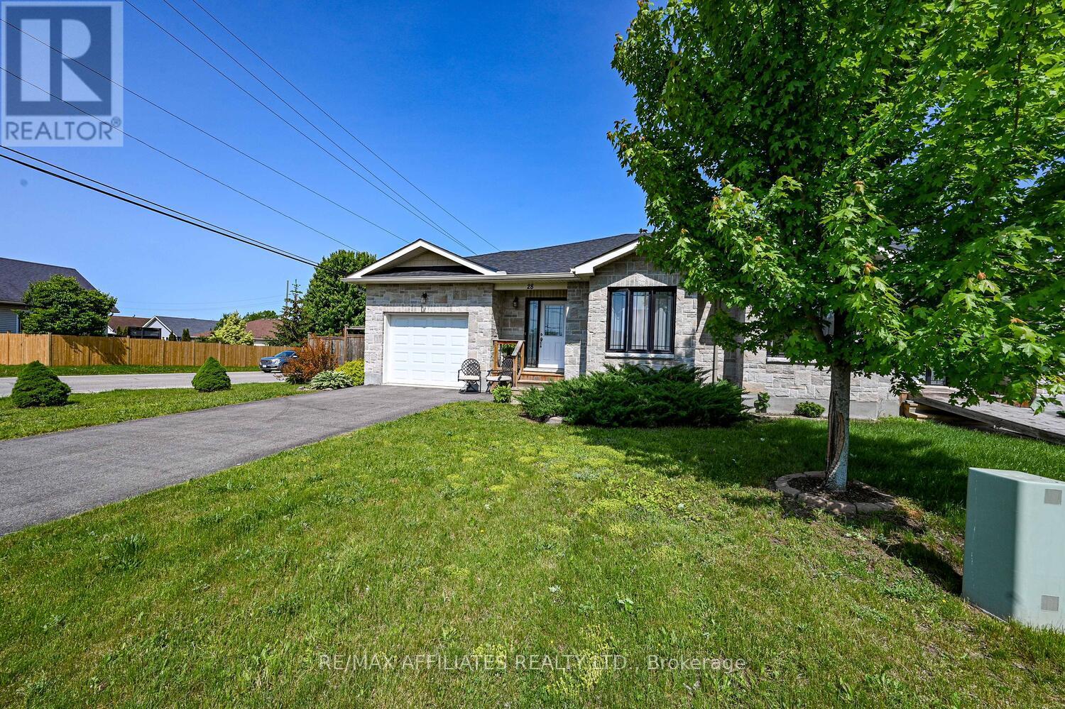 28 Lee Avenue, Smiths Falls, Ontario  K7A 0A2 - Photo 4 - X12194358