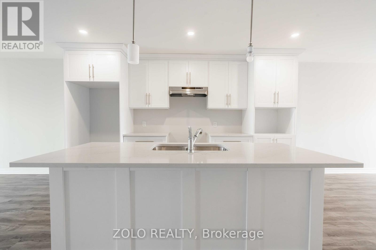 61 Royal Drive, Cornwall, Ontario  K6H 0J4 - Photo 4 - X12194377