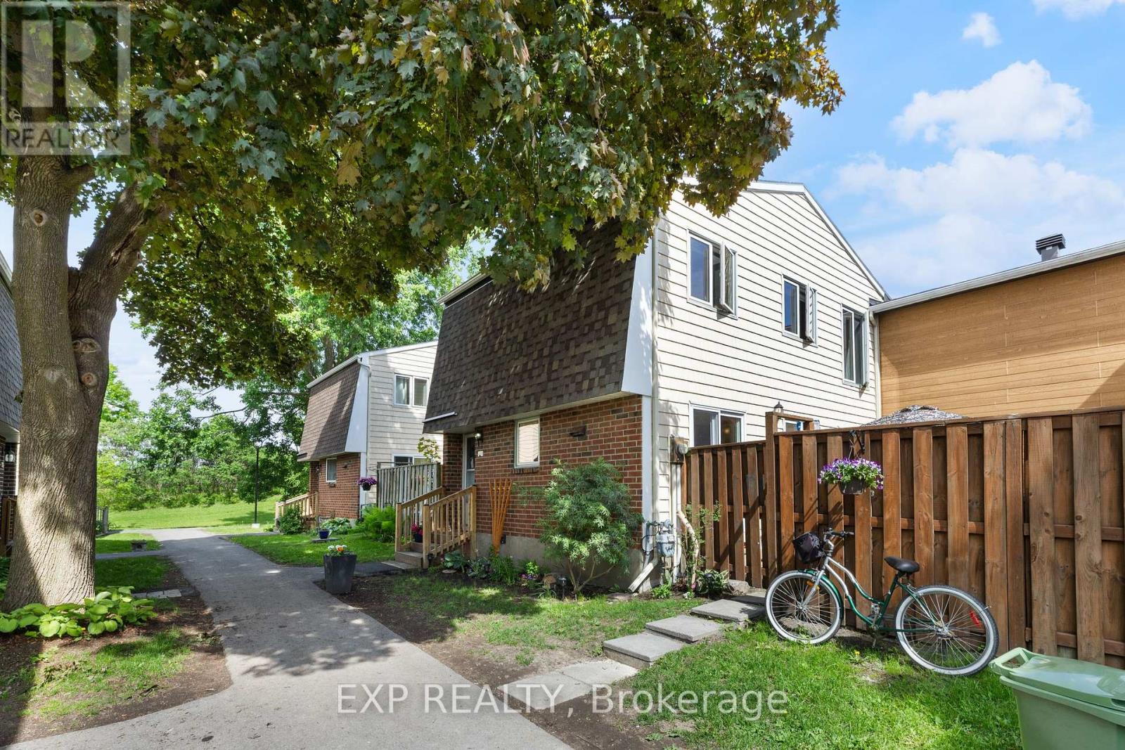 Property at 94 - 215 PETRIE LANE image 3