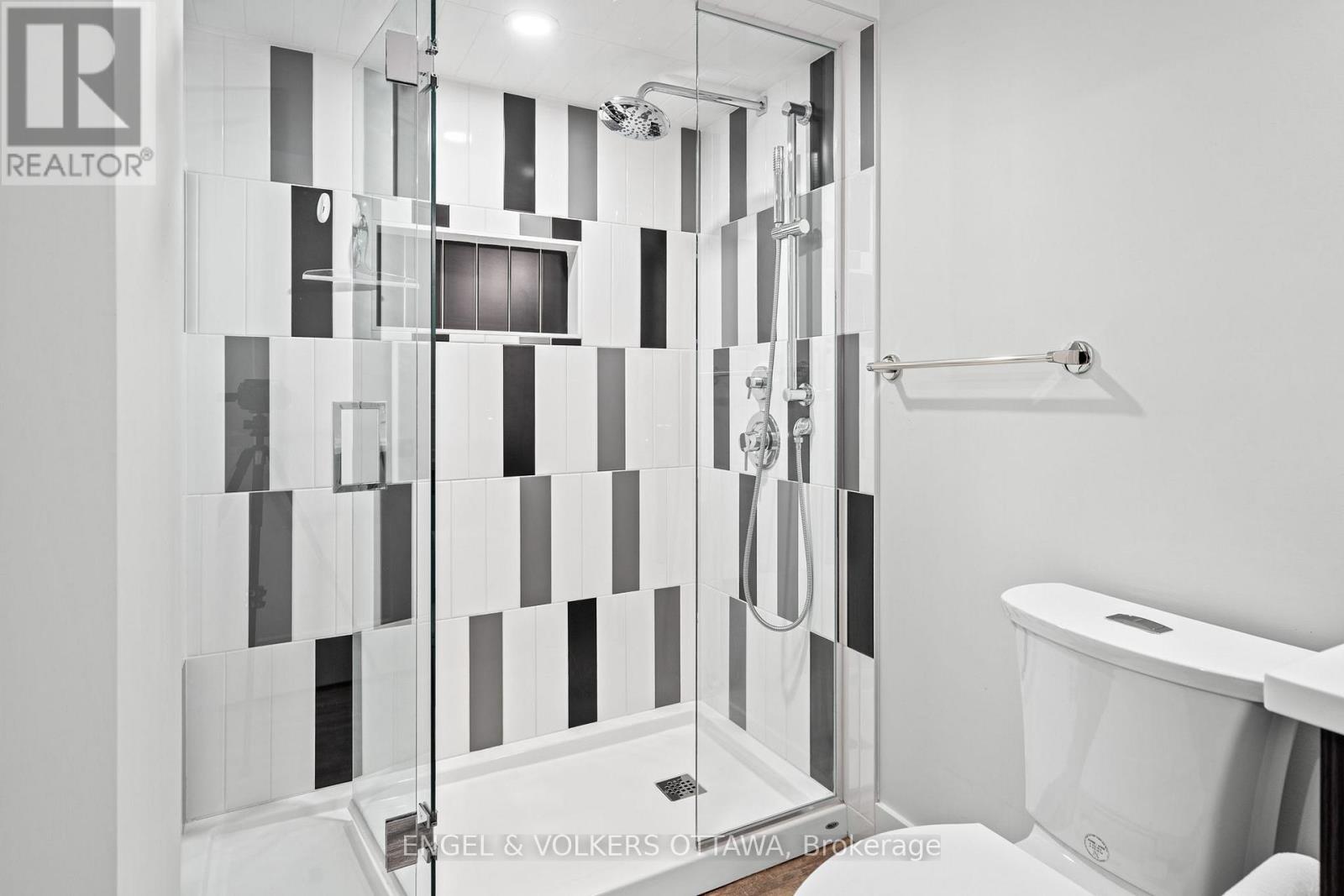 4 - 569 Mcleod Street, Ottawa, Ontario  K1R 5R2 - Photo 11 - X12194418