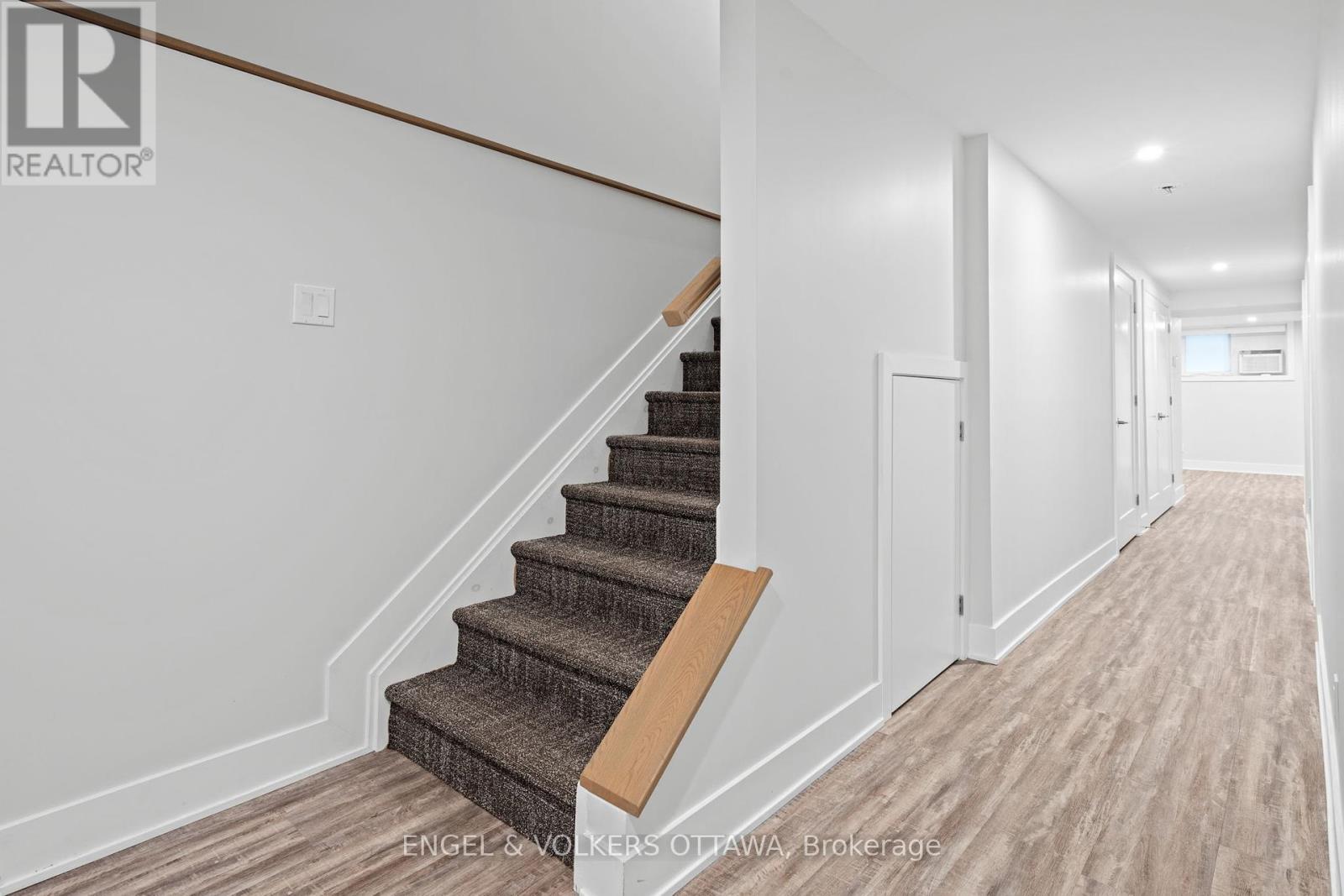 4 - 569 Mcleod Street, Ottawa, Ontario  K1R 5R2 - Photo 2 - X12194418