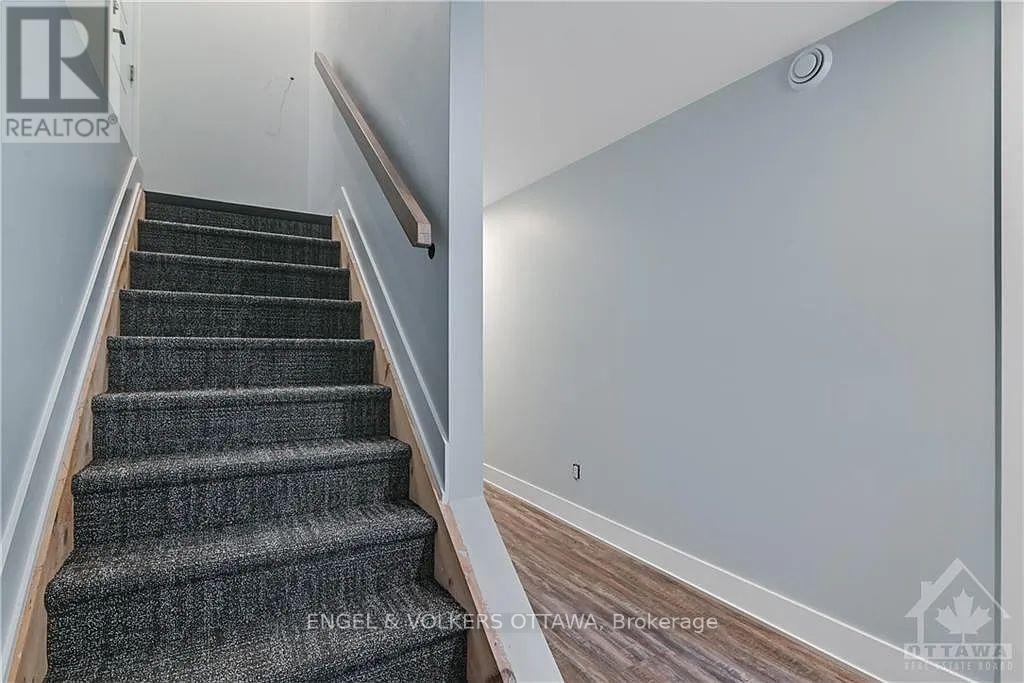 4 - 569 Mcleod Street, Ottawa, Ontario  K1R 5R2 - Photo 3 - X12194418