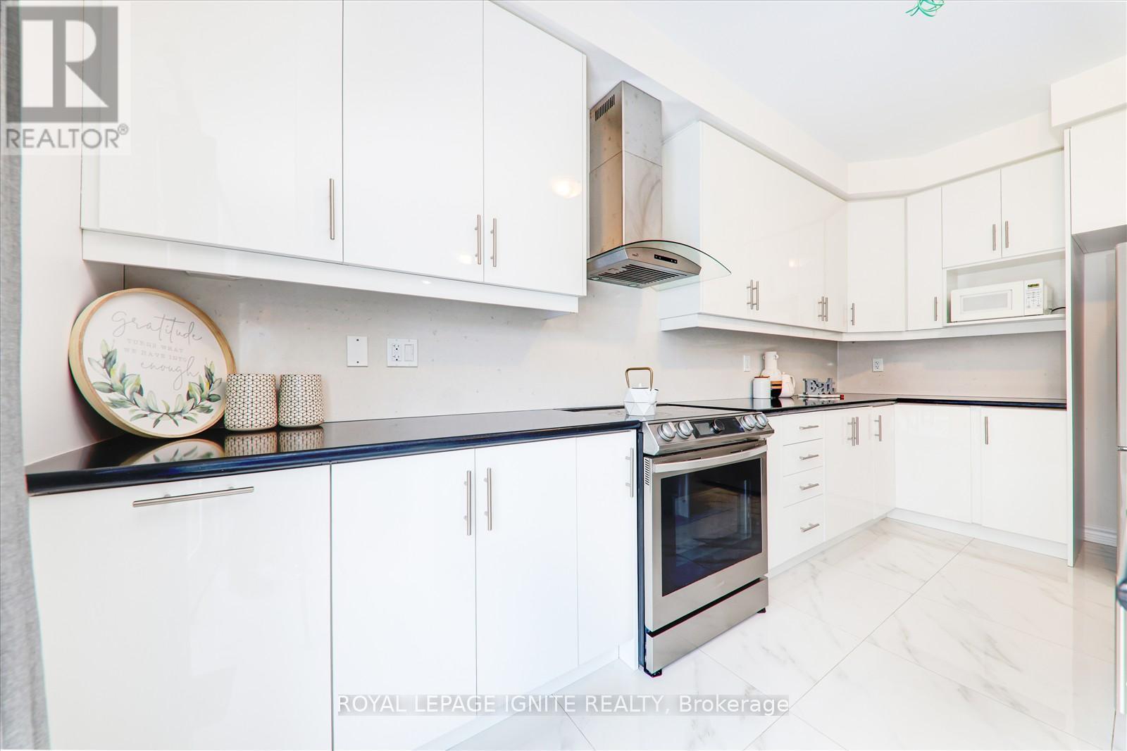 301 Danny Wheeler Boulevard, Georgina, Ontario  L4P 0K1 - Photo 12 - N12163844