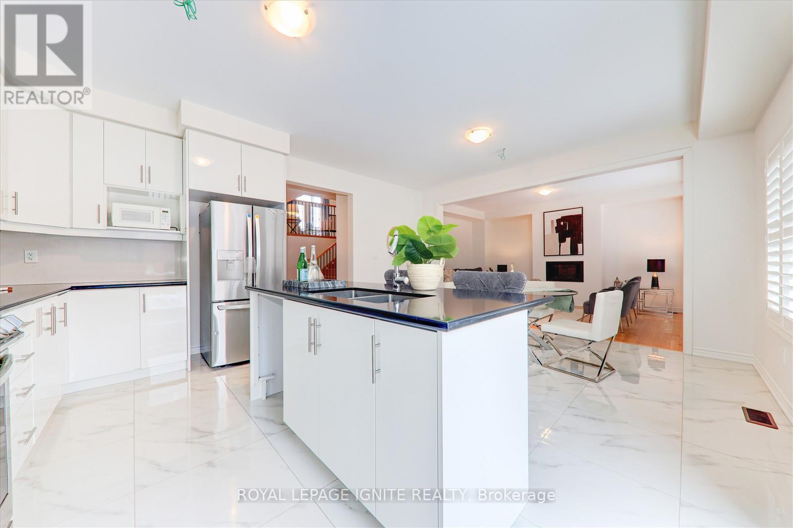 301 Danny Wheeler Boulevard, Georgina, Ontario  L4P 0K1 - Photo 13 - N12163844