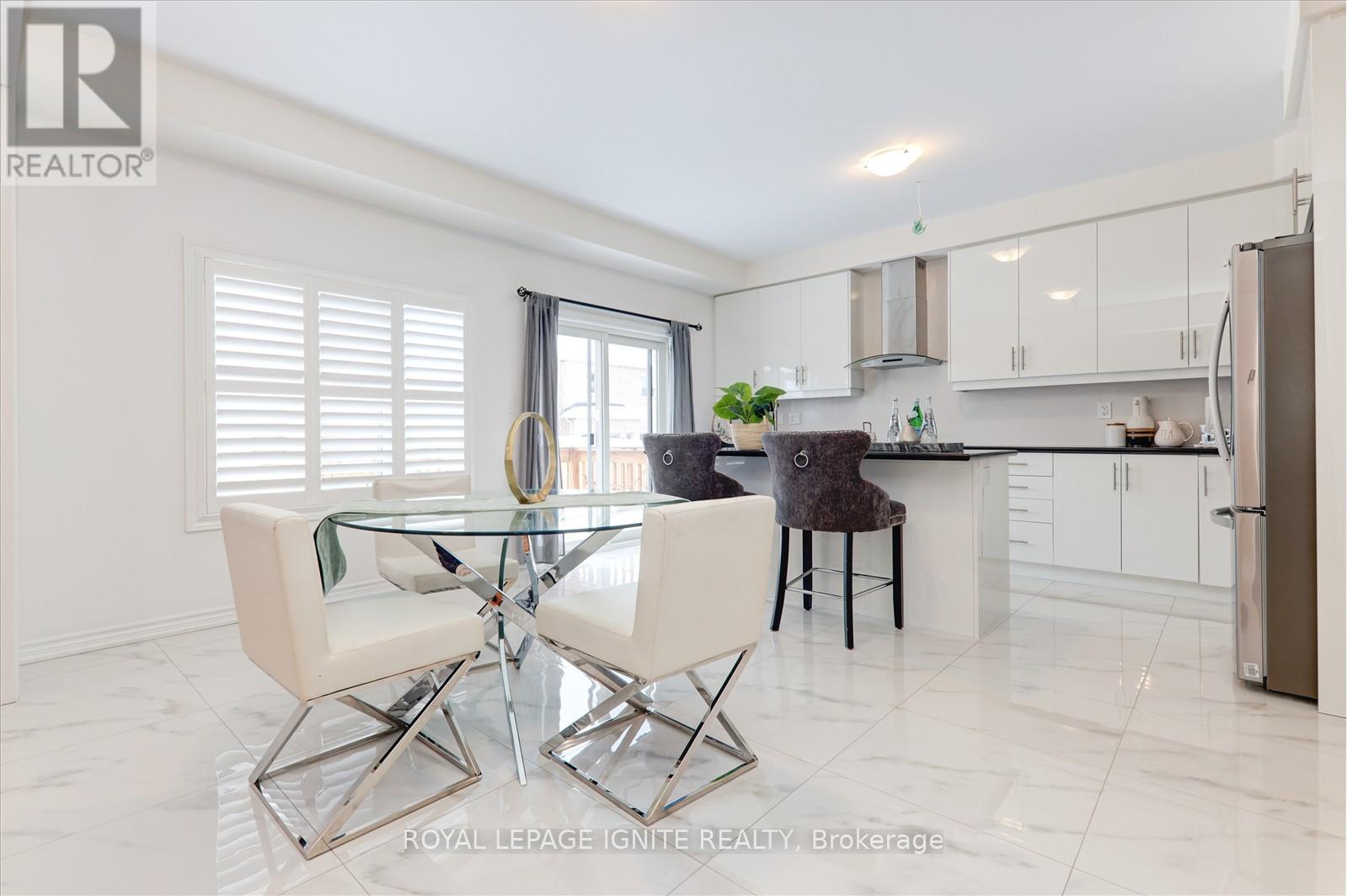 301 Danny Wheeler Boulevard, Georgina, Ontario  L4P 0K1 - Photo 15 - N12163844