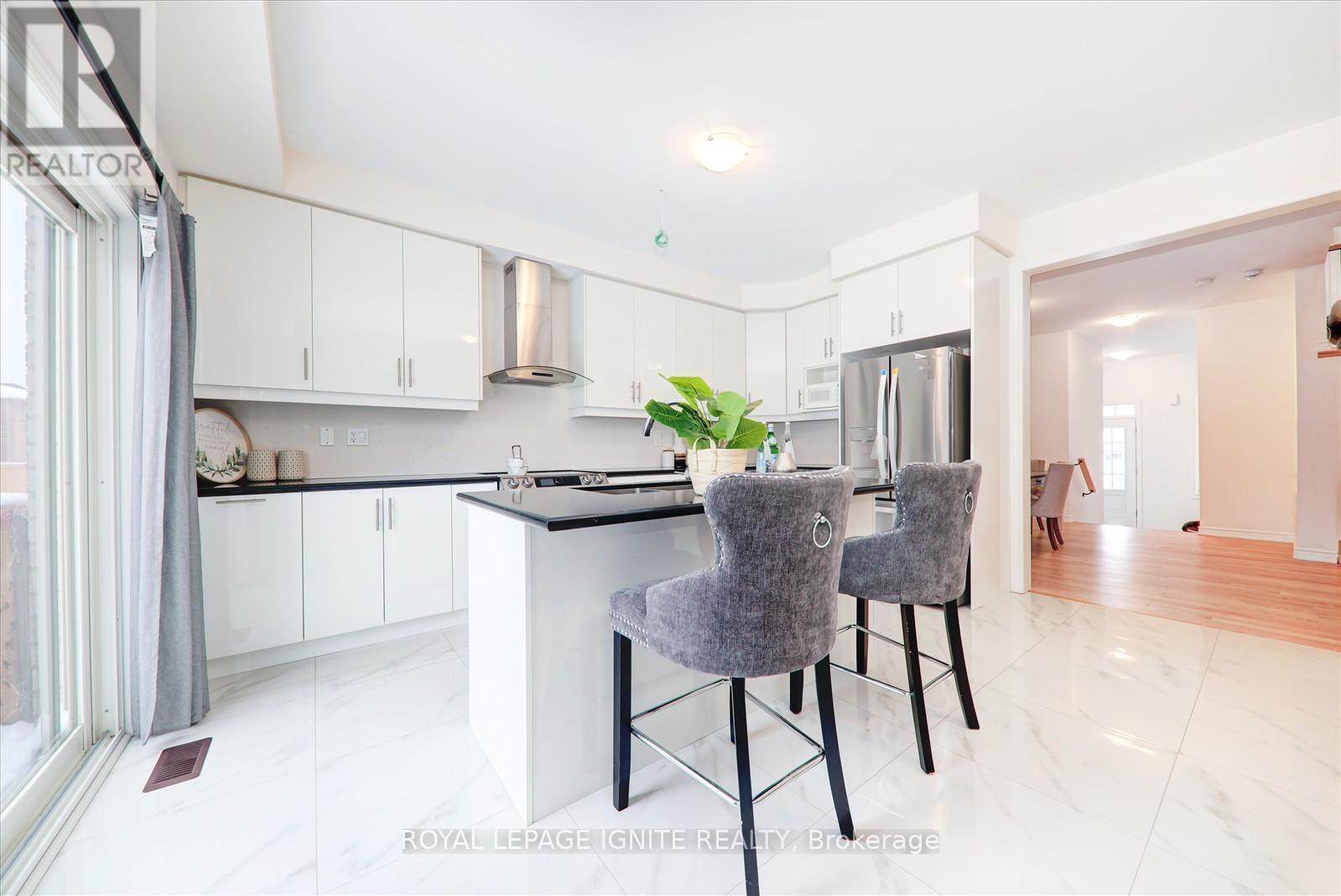 301 Danny Wheeler Boulevard, Georgina, Ontario  L4P 0K1 - Photo 11 - N12163844