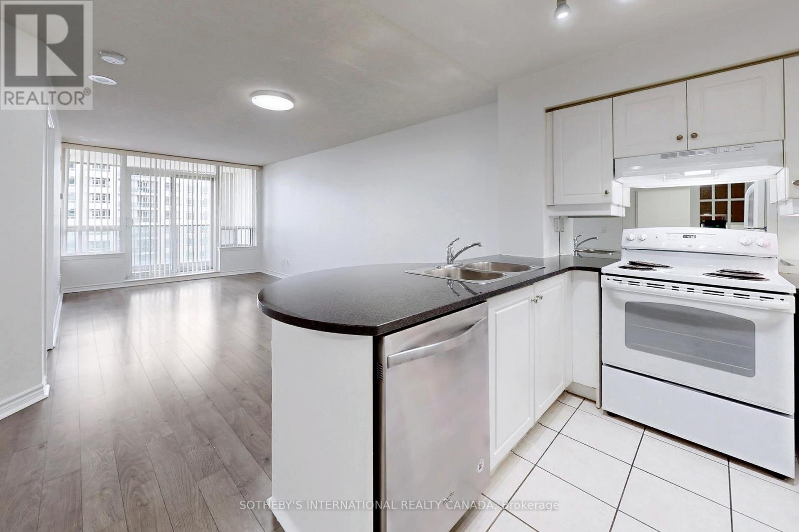1310 - 2 Rean Drive, Toronto, Ontario  M2K 3B8 - Photo 3 - C12194381