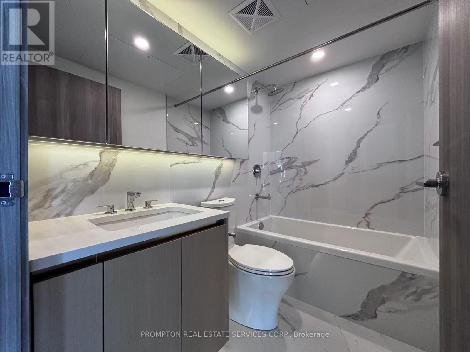2505 - 3 Concord Cityplace Way, Toronto, Ontario  M5V 0X4 - Photo 11 - C12194394