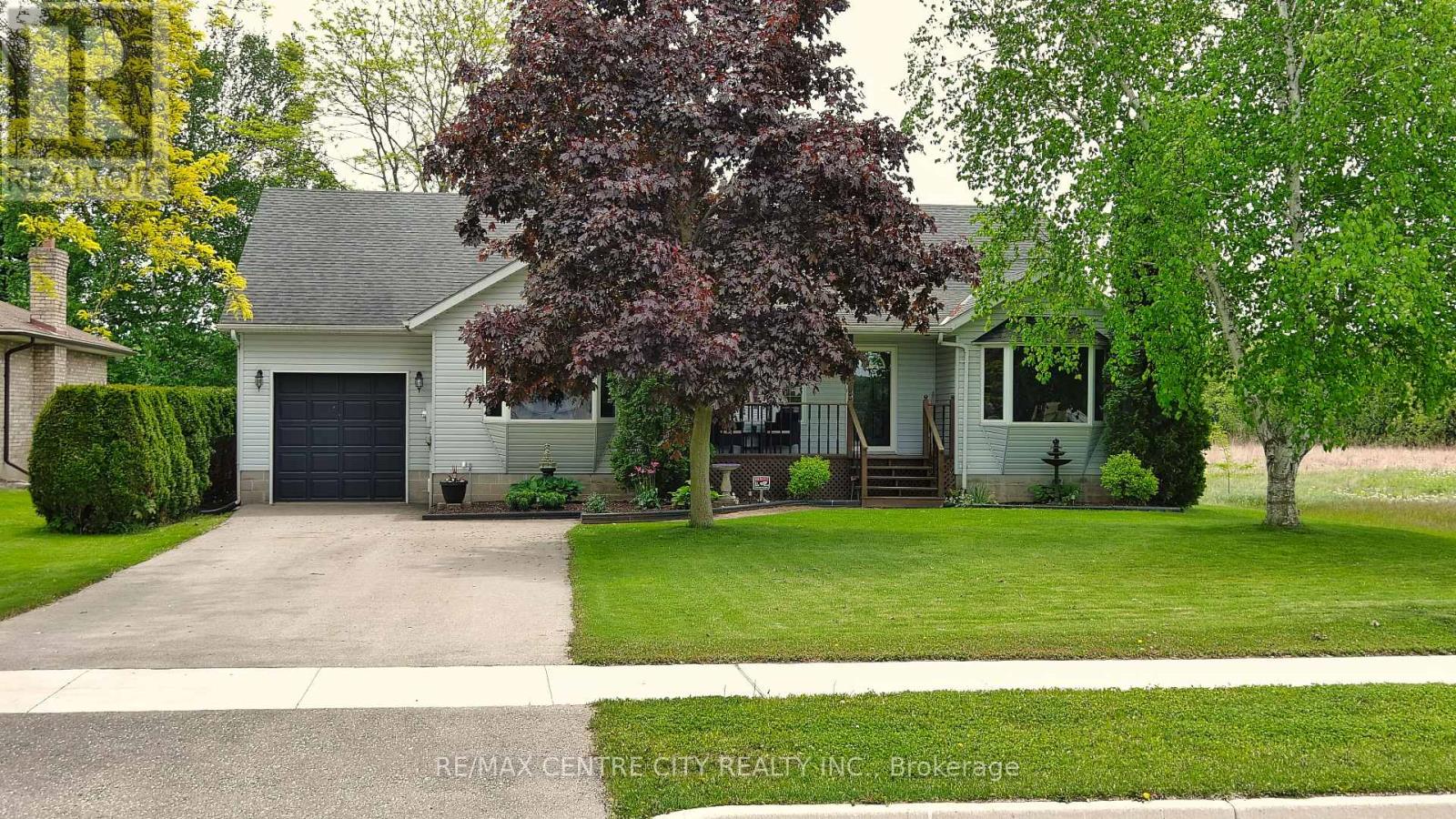 212 QUEEN STREET, West Elgin, Ontario