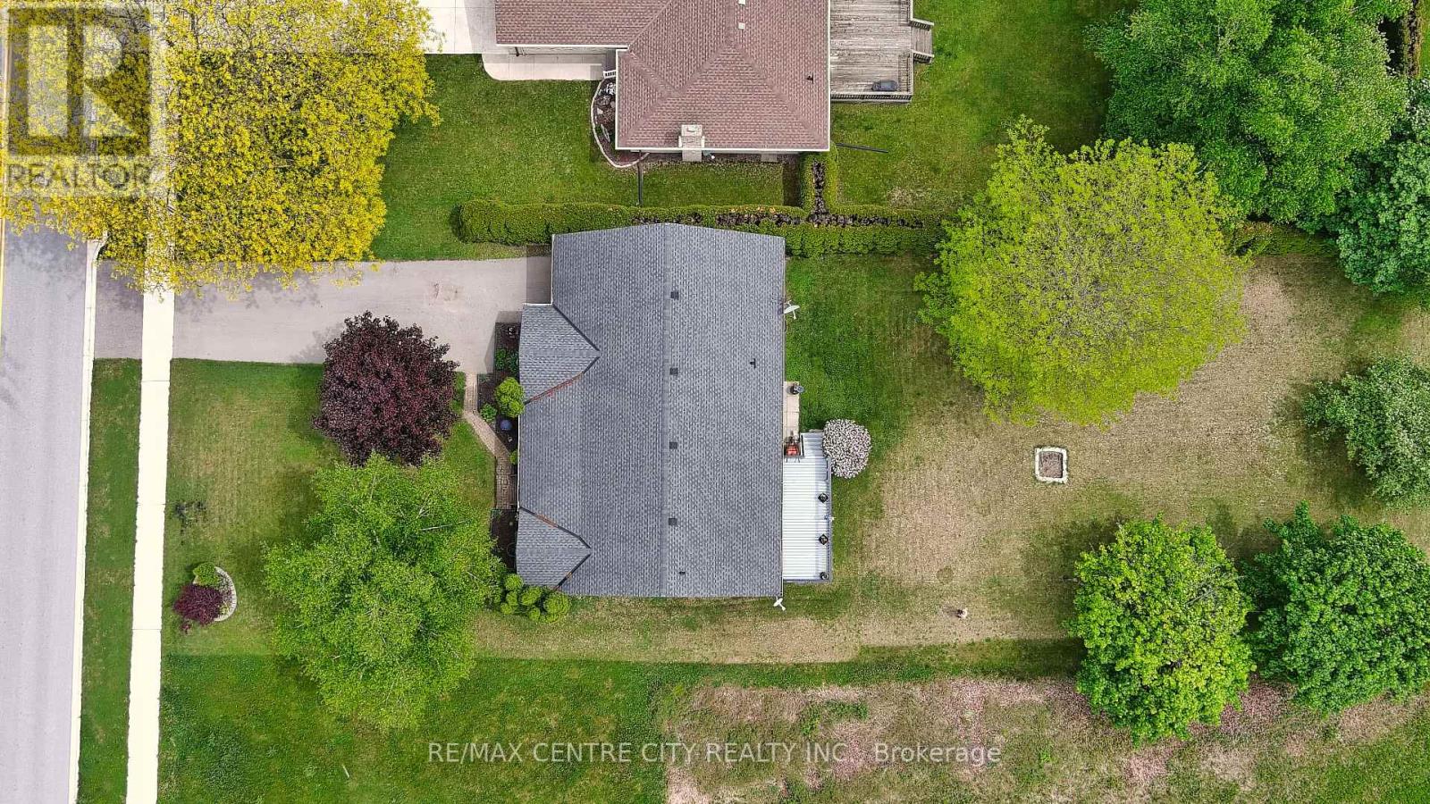 212 Queen Street, West Elgin, Ontario  N0L 2C0 - Photo 5 - X12098384