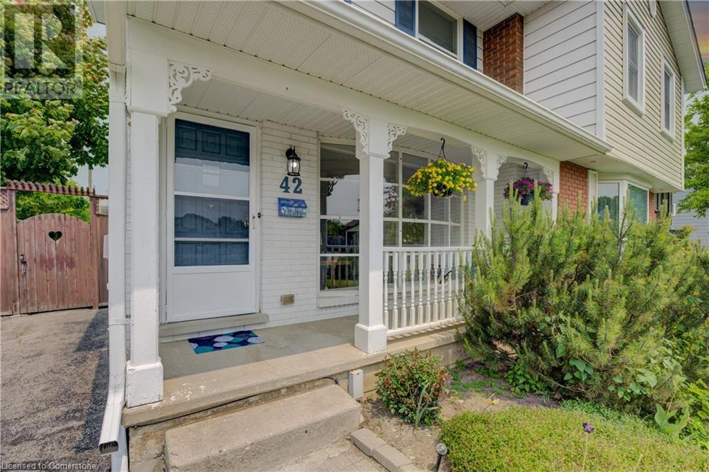 Property at 42 MONTEAGLE Crescent image 2