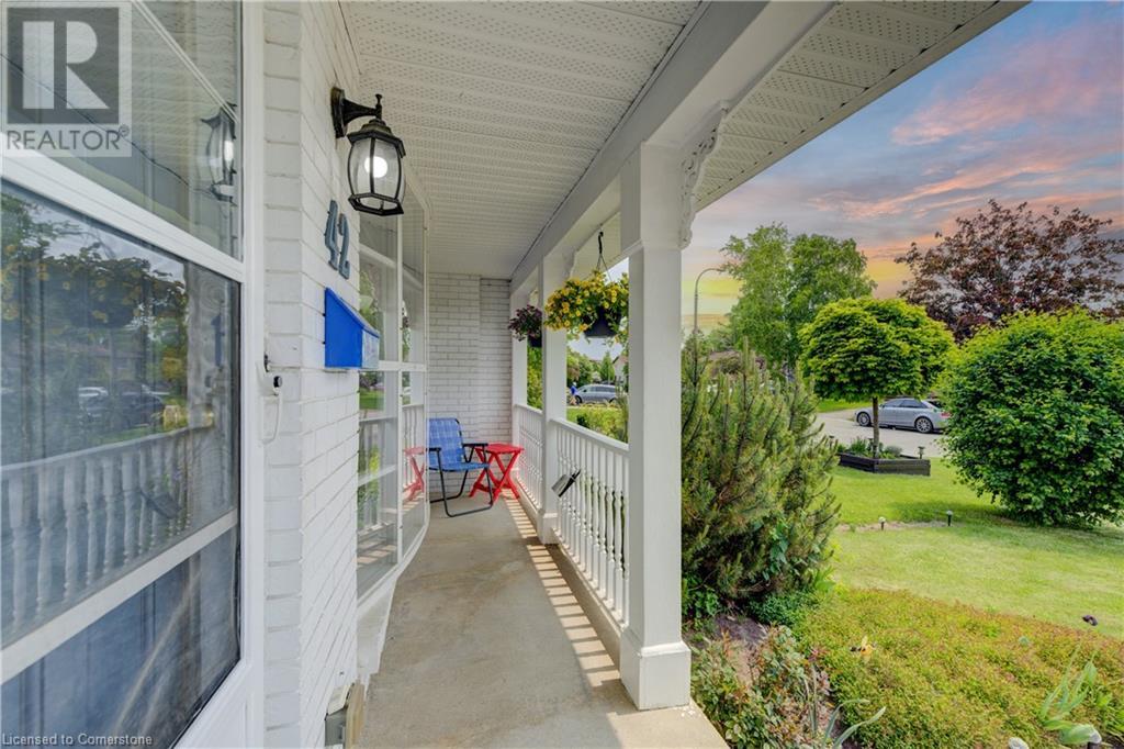 Property at 42 MONTEAGLE Crescent image 3