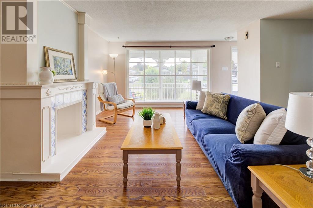 Property at 42 MONTEAGLE Crescent image 4