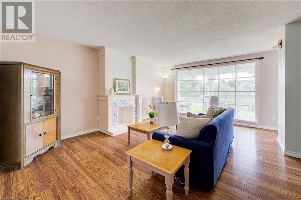 Property at 42 MONTEAGLE Crescent image 5