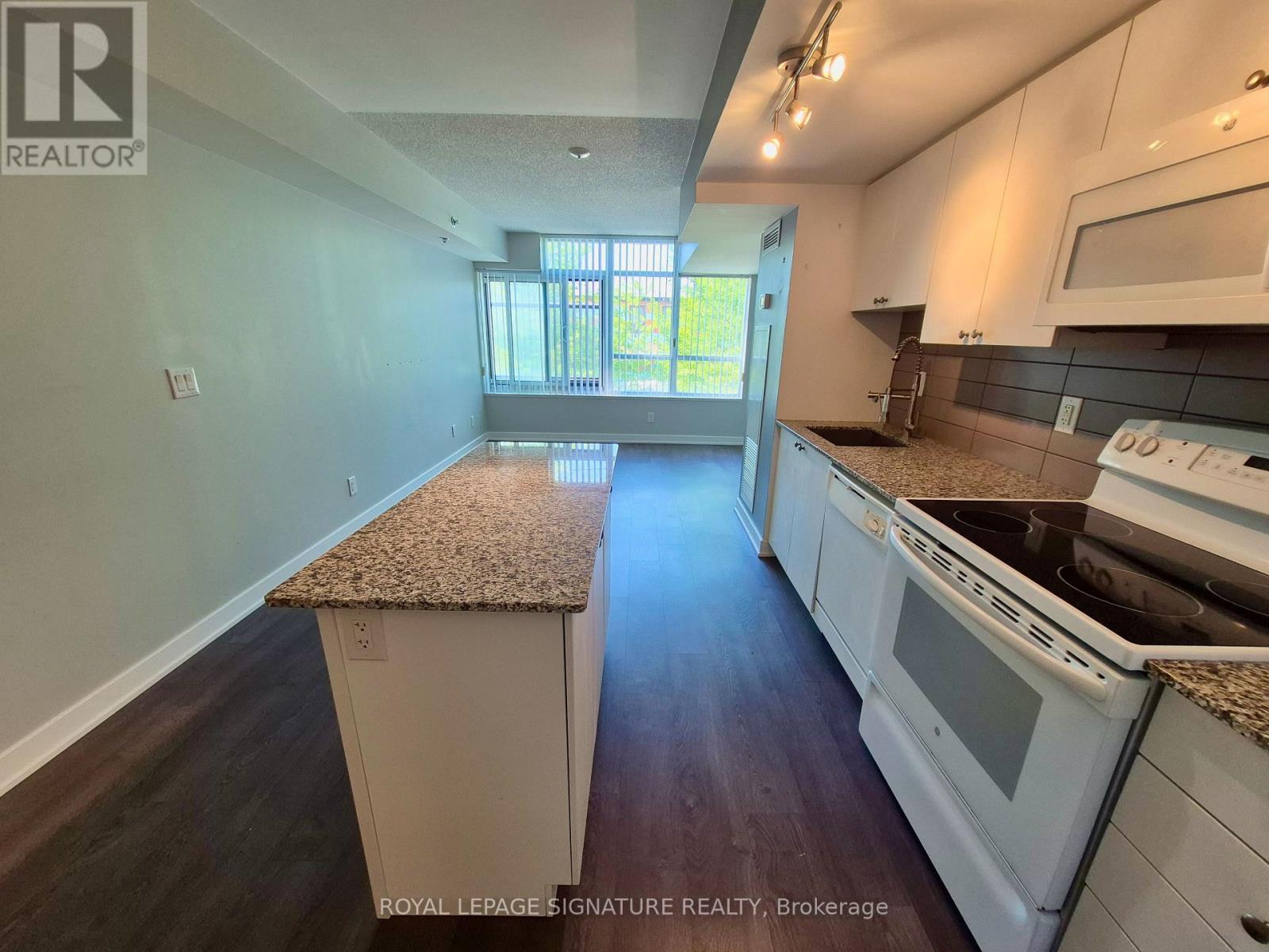 102 - 11 Superior Avenue, Toronto (Mimico), Ontario  M8V 0A7 - Photo 8 - W12112775