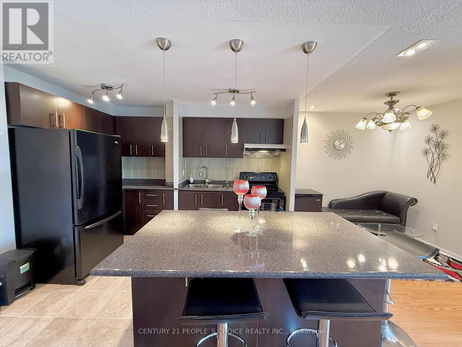 216 - 2095 Roche Court, Mississauga, Ontario  L5K 2C8 - Photo 1 - W12192514
