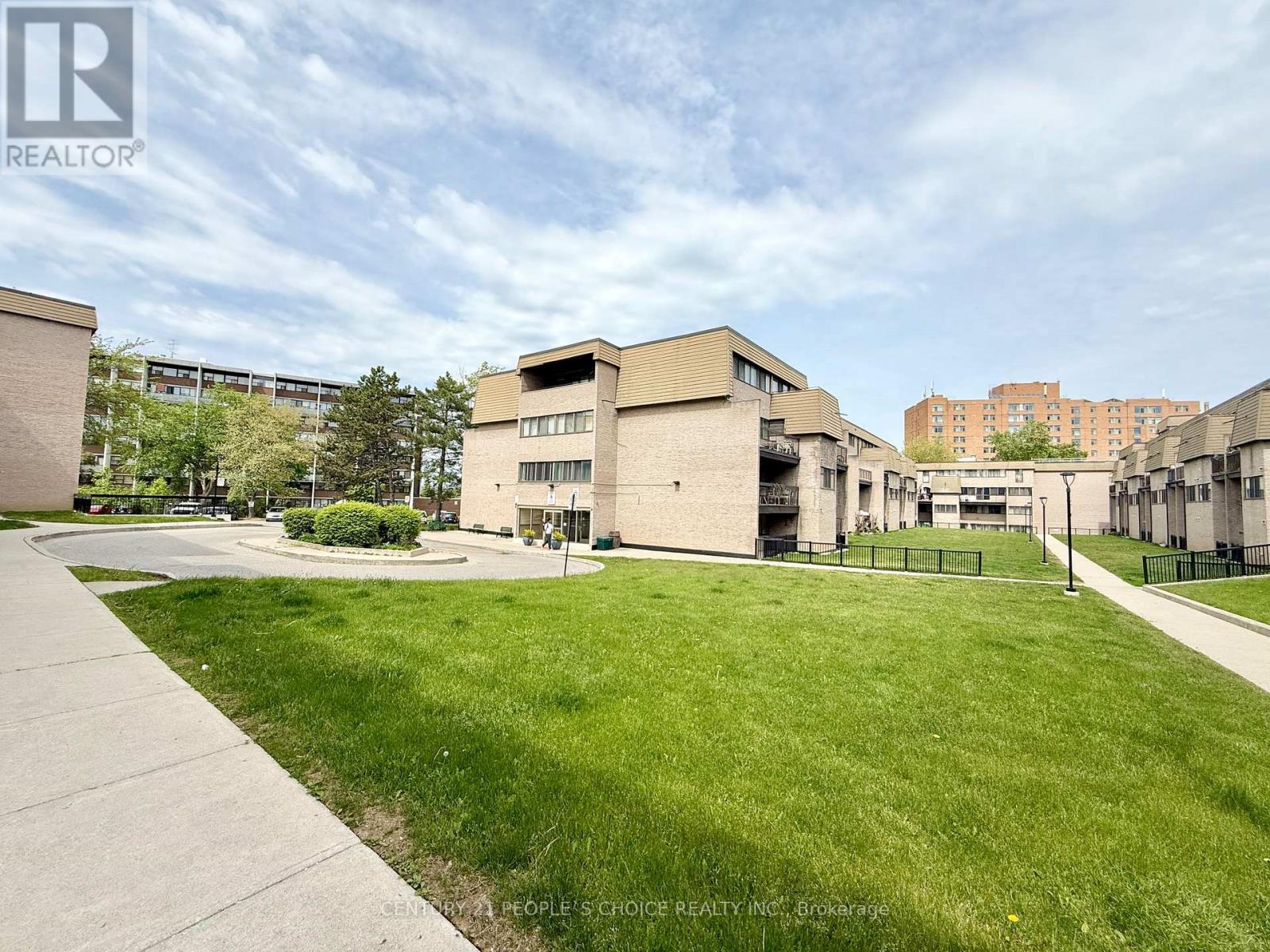 216 - 2095 Roche Court, Mississauga, Ontario  L5K 2C8 - Photo 4 - W12192514