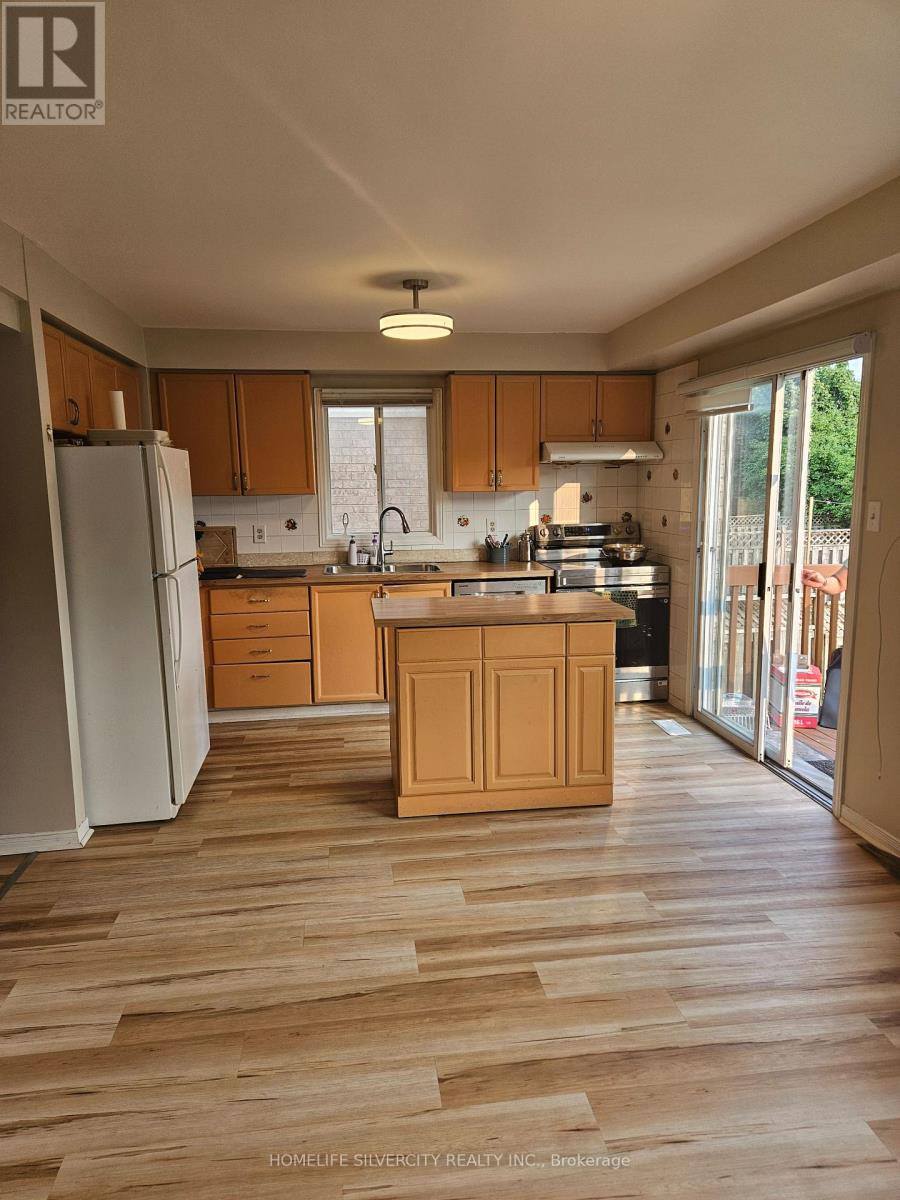 81 Beaconsfield Avenue, Brampton (Fletcher's West), Ontario  L6Y 4S1 - Photo 3 - W12186806