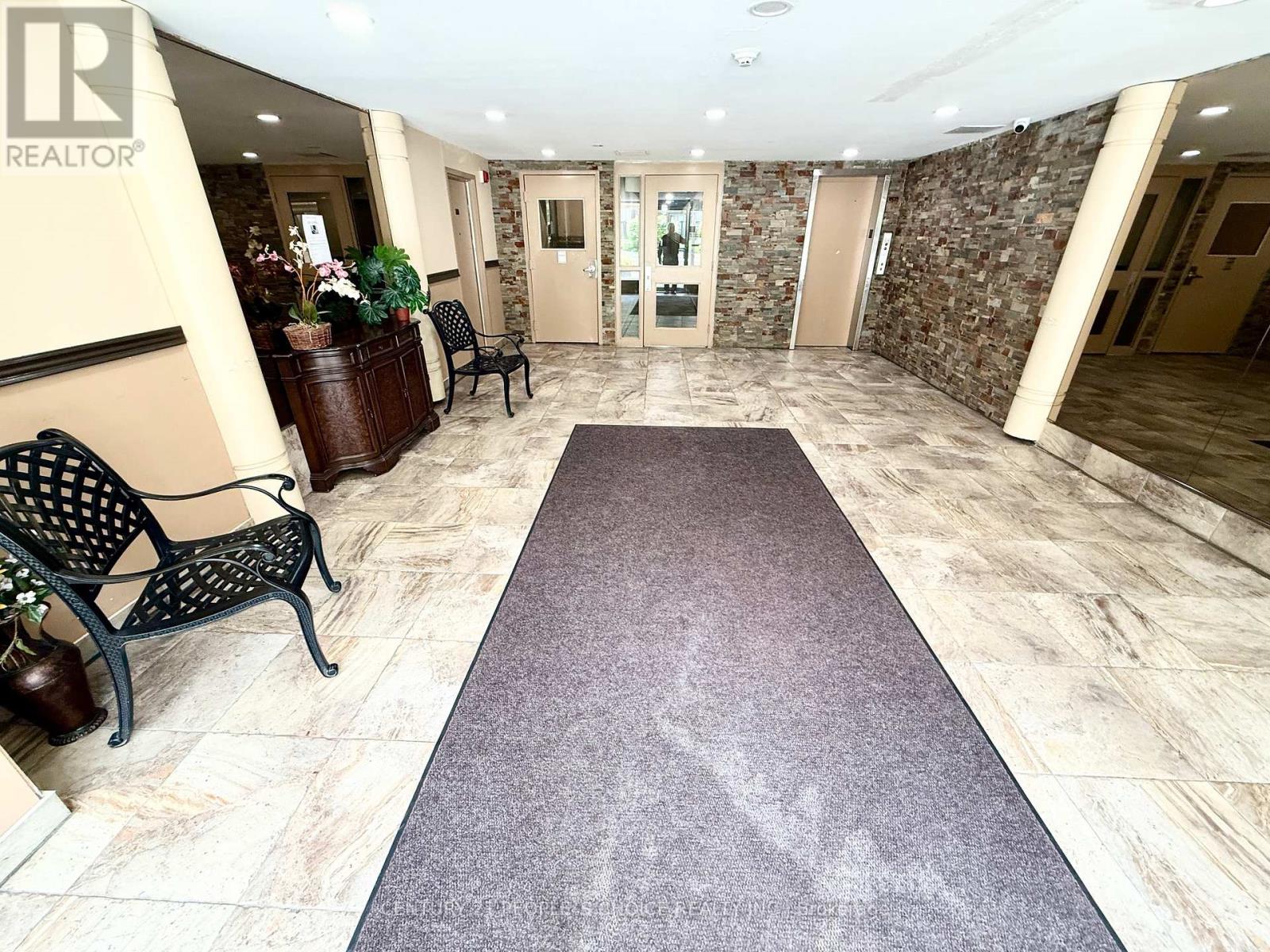 216 - 2095 Roche Court, Mississauga, Ontario  L5K 2C8 - Photo 6 - W12192514