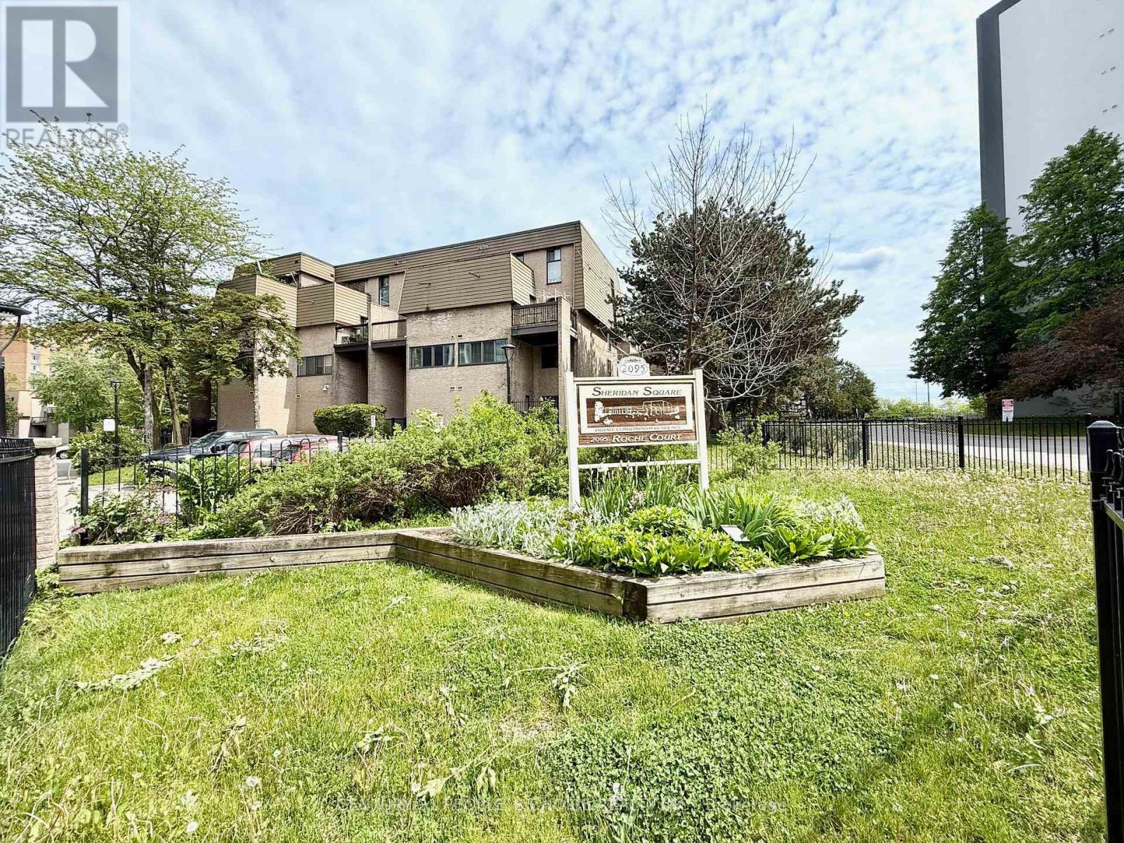 216 - 2095 Roche Court, Mississauga, Ontario  L5K 2C8 - Photo 2 - W12192514